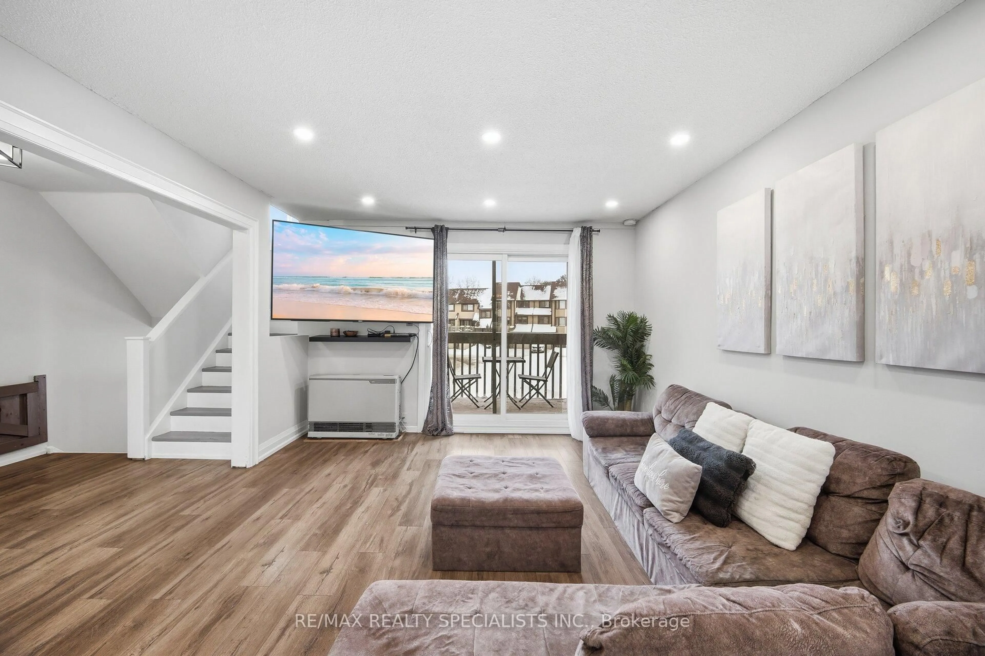 Living room with furniture, wood/laminate floor for 6780 Formentera Ave #19, Mississauga Ontario L5N 2L1