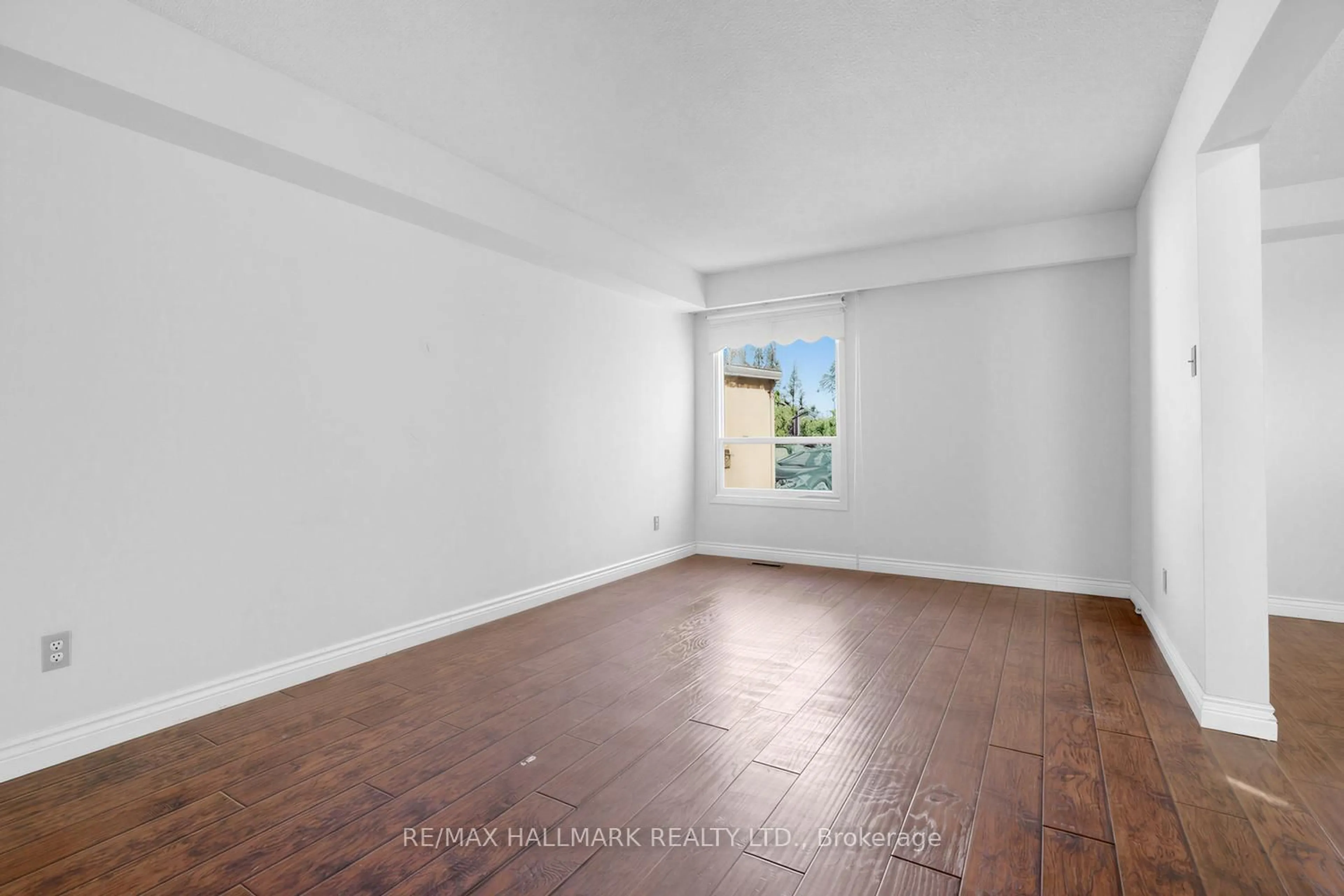 A pic of a room for 16 Shelbourne Crt, Brampton Ontario L6Z 1C2