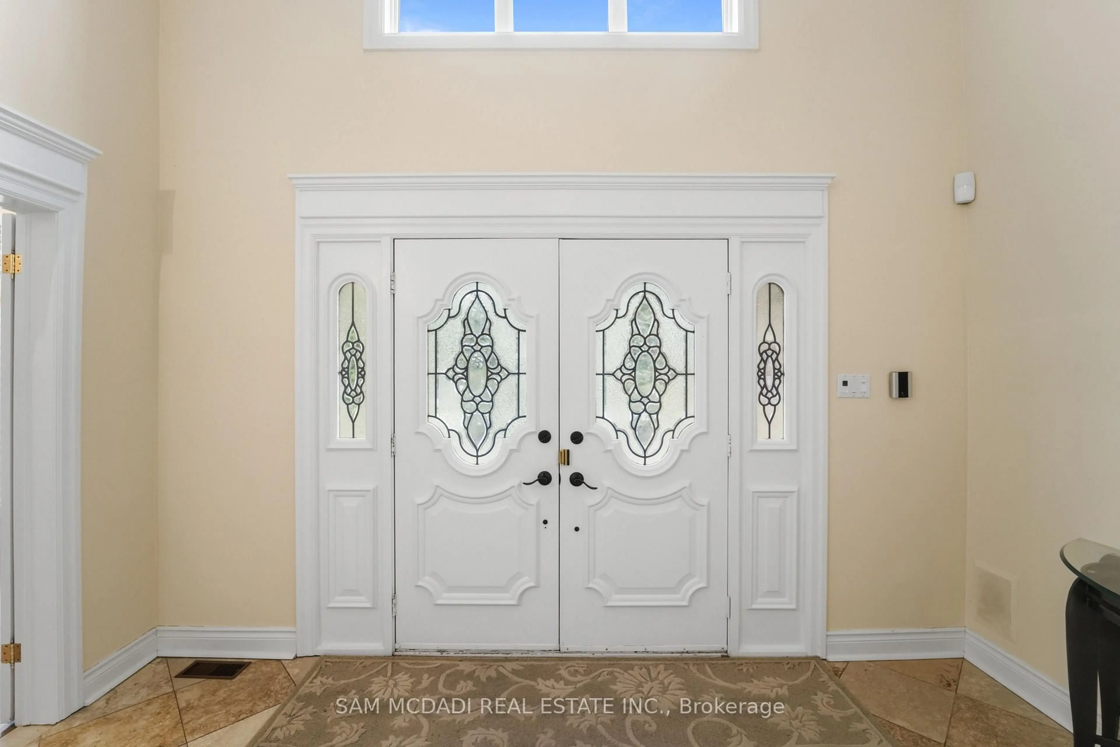Indoor entryway for 495 Meadow Wood Rd, Mississauga Ontario L5J 2S4