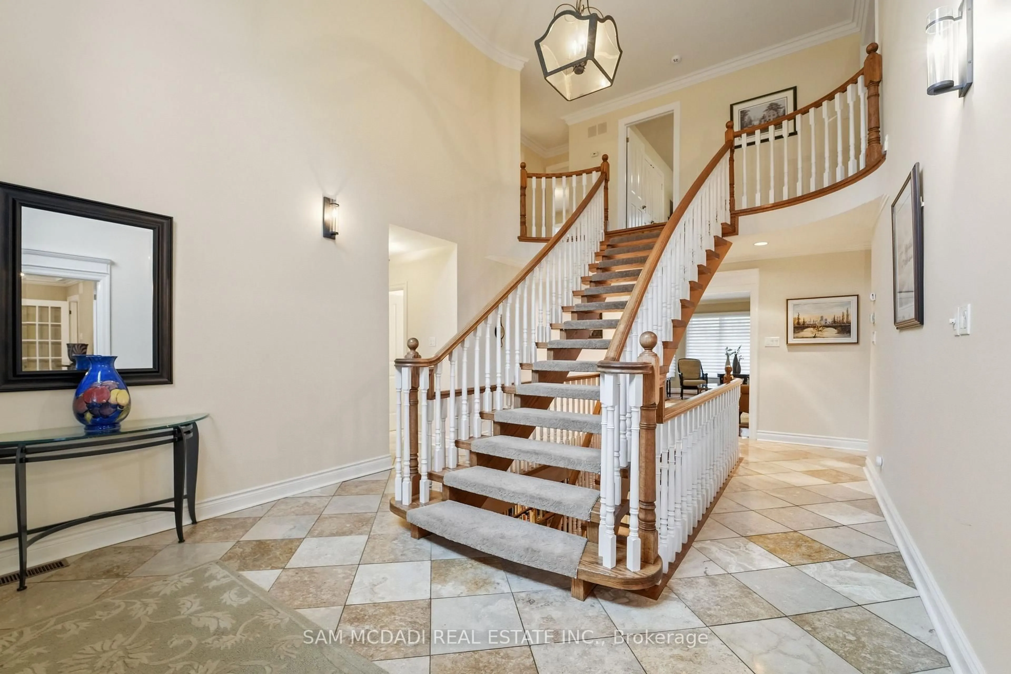Indoor foyer for 495 Meadow Wood Rd, Mississauga Ontario L5J 2S4
