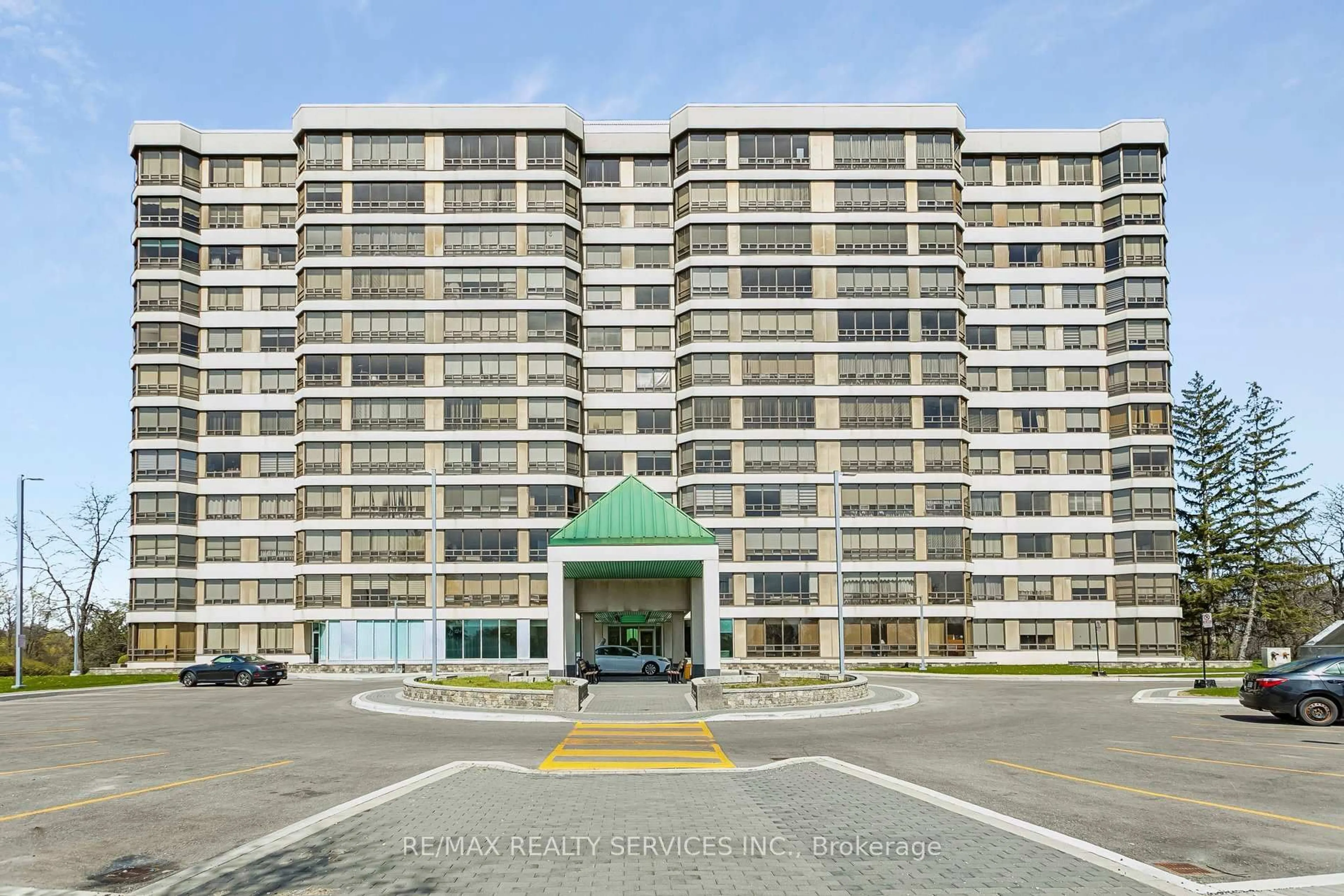 Indoor foyer for 320 Mill St #1108, Brampton Ontario L6Y 3V2