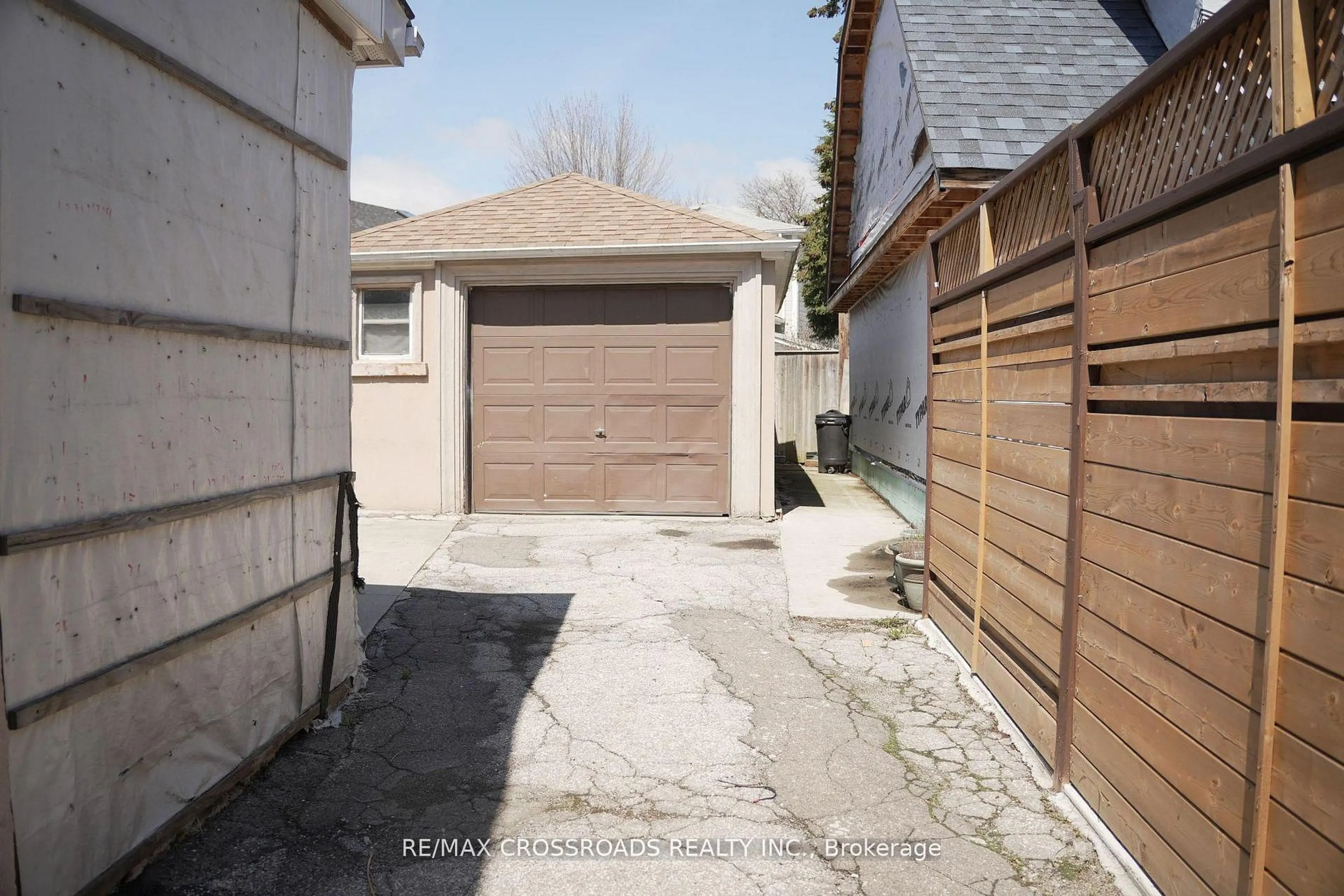 Unknown for 30 Hearst Circ, Toronto Ontario M6M 2T7