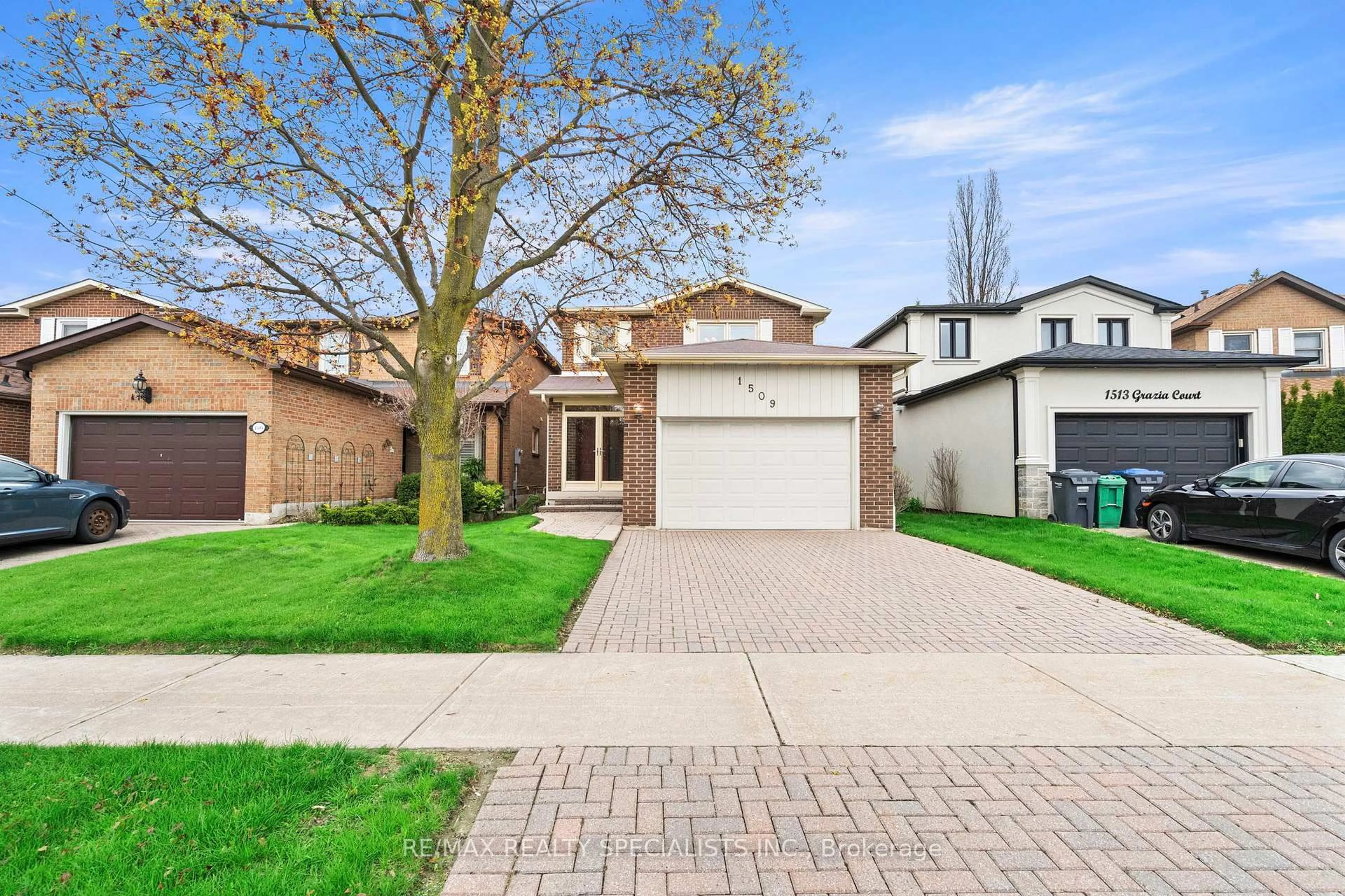 Home with brick exterior material, street for 1509 Grazia Crt, Mississauga Ontario L4W 4B4