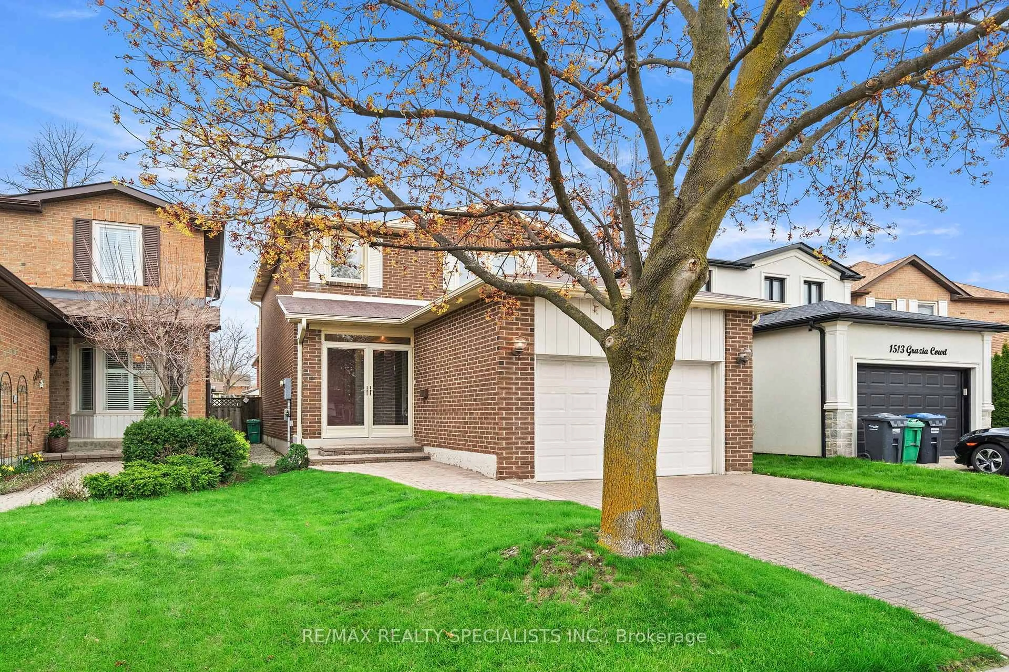 Home with brick exterior material, street for 1509 Grazia Crt, Mississauga Ontario L4W 4B4