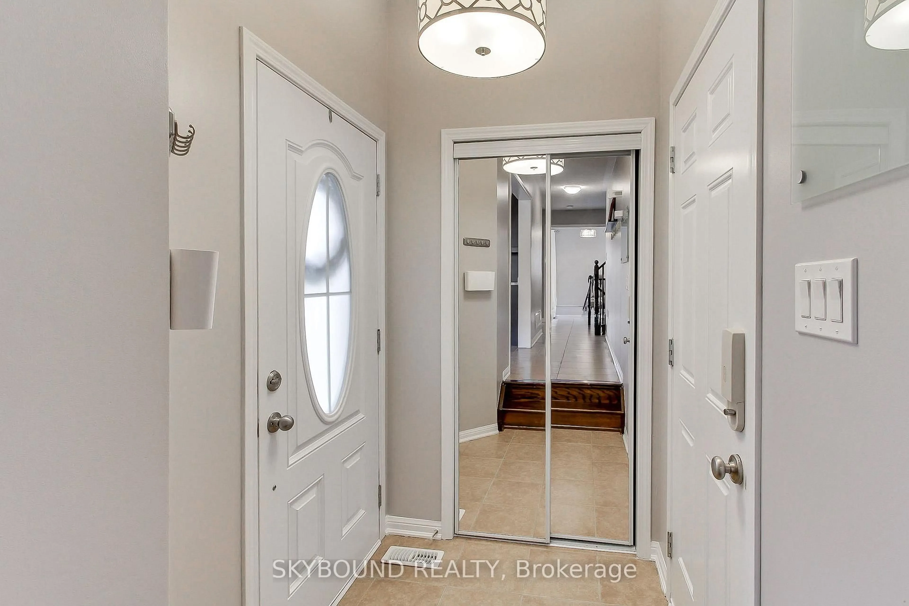 Indoor entryway for 358 Cavanagh Lane, Milton Ontario L9T 8J9