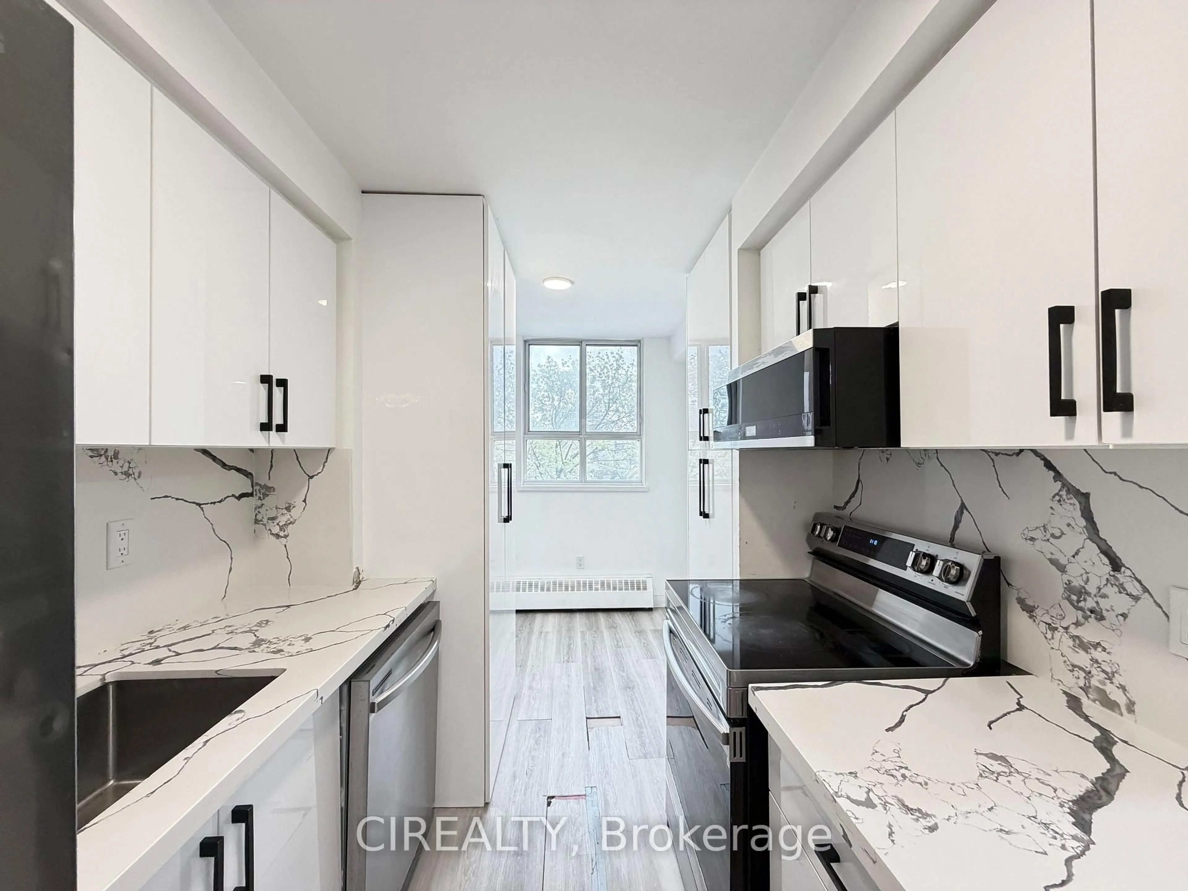 Unknown for 1615 Bloor St #411, Mississauga Ontario L4X 1S2