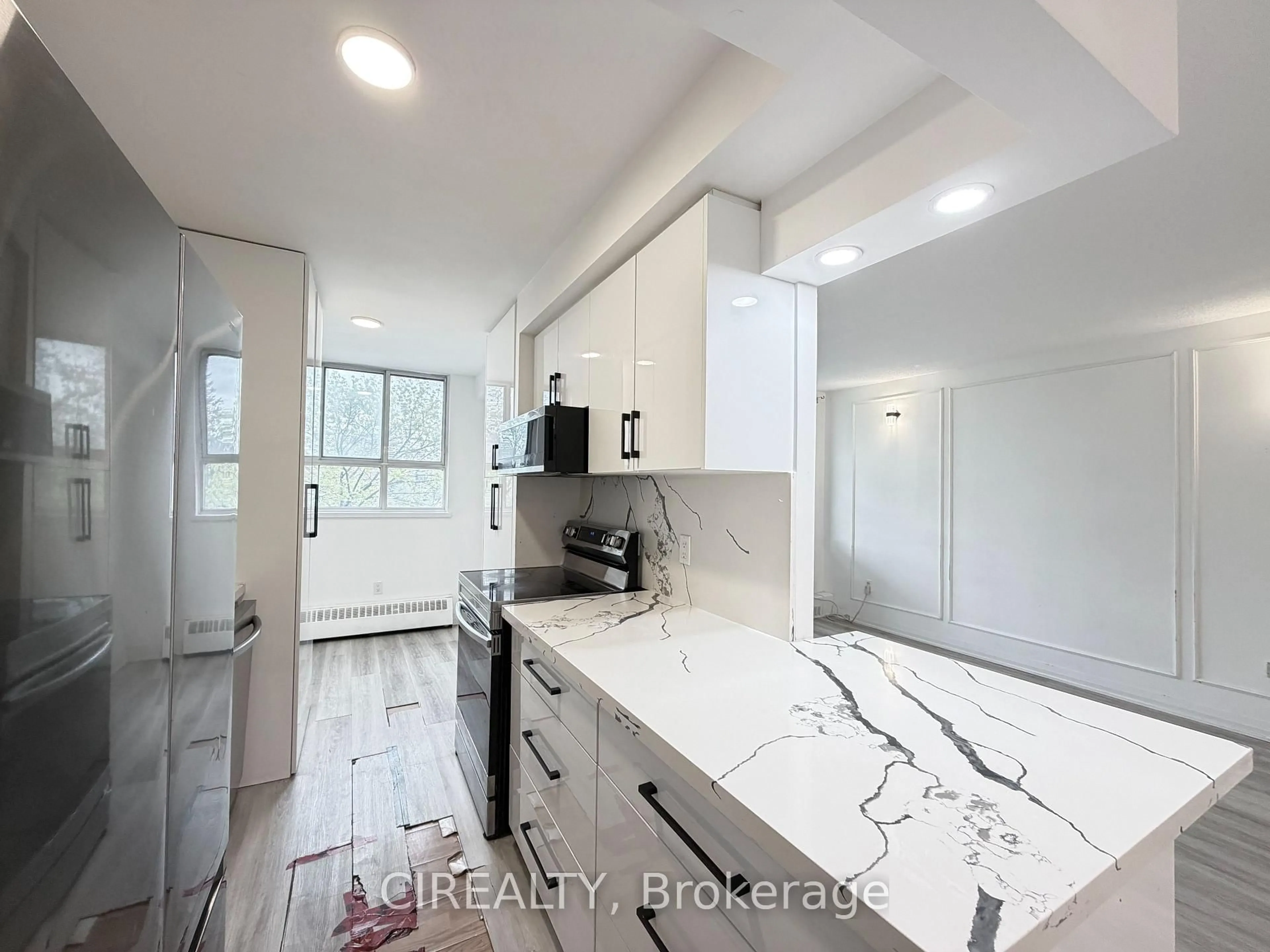 Unknown for 1615 Bloor St #411, Mississauga Ontario L4X 1S2