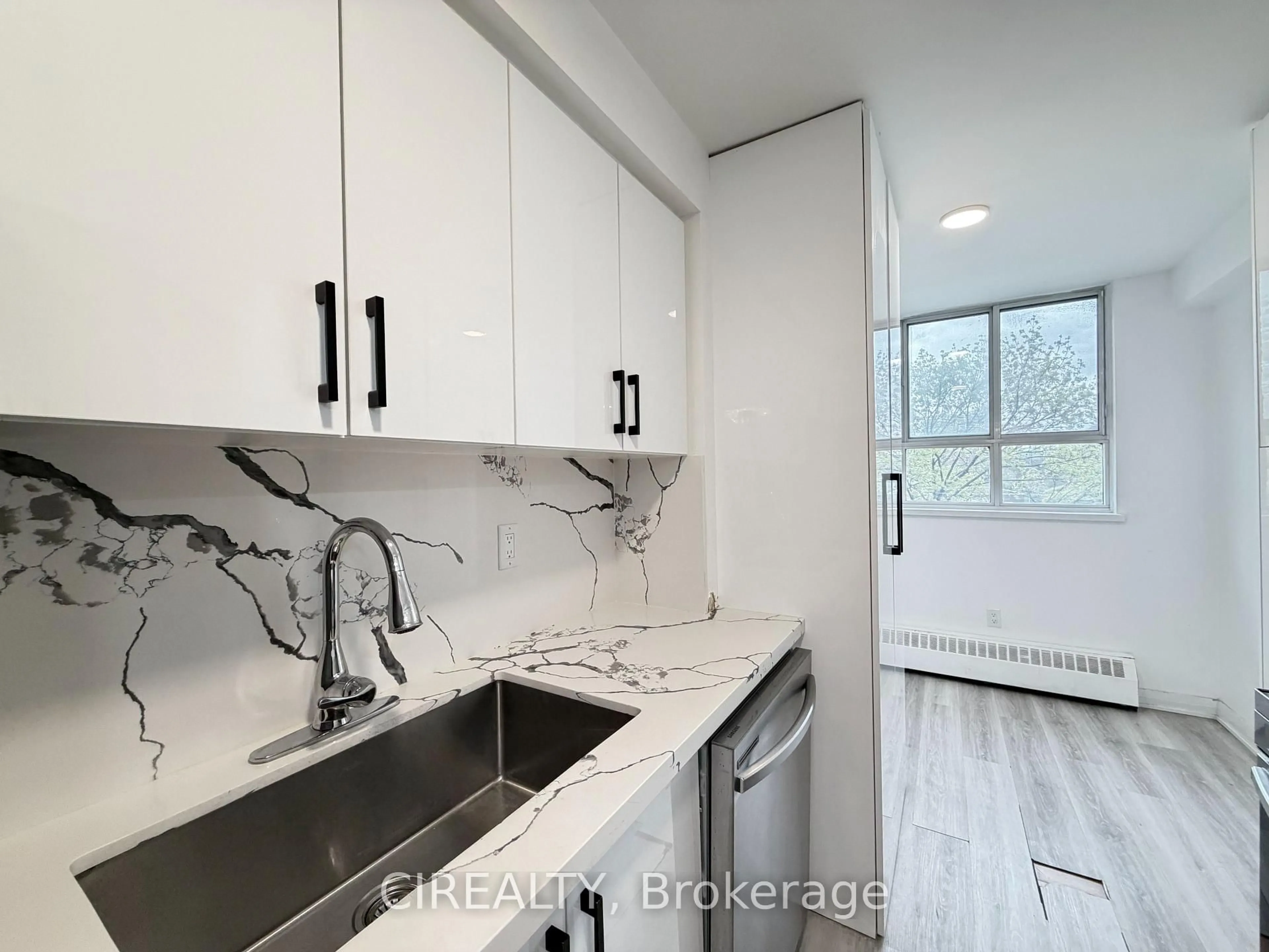 Unknown for 1615 Bloor St #411, Mississauga Ontario L4X 1S2