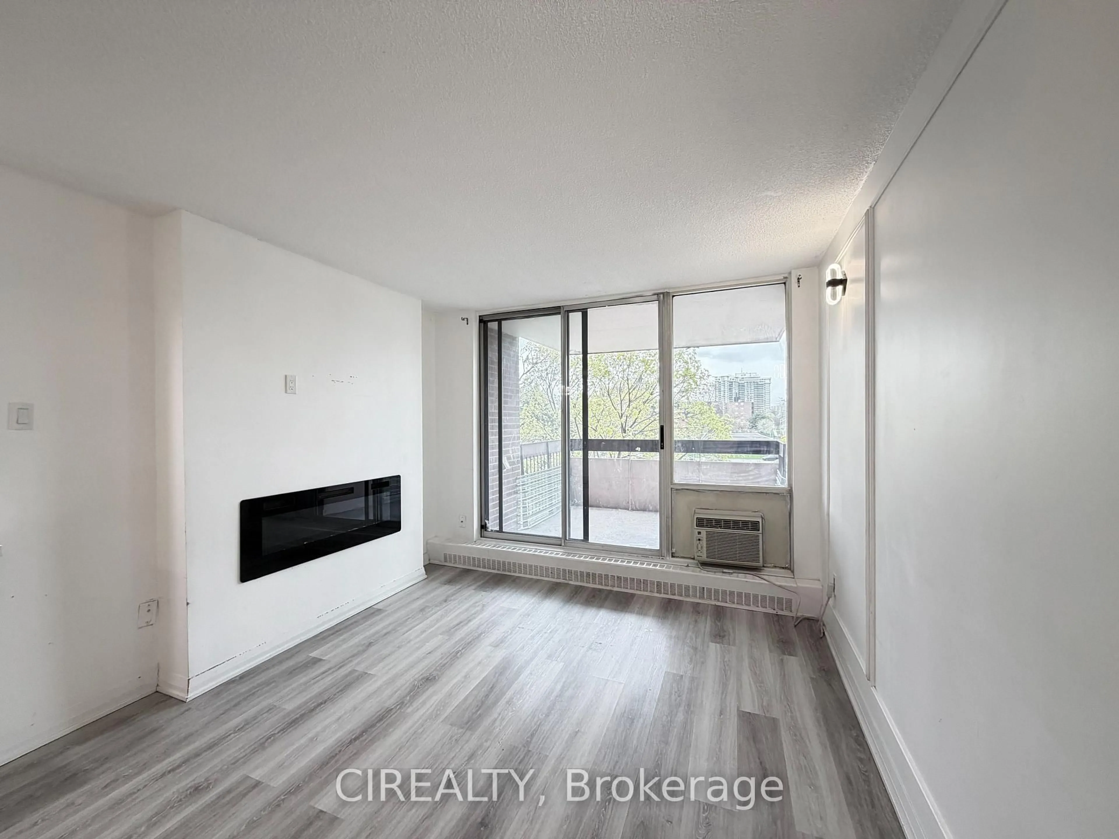 A pic of a room for 1615 Bloor St #411, Mississauga Ontario L4X 1S2