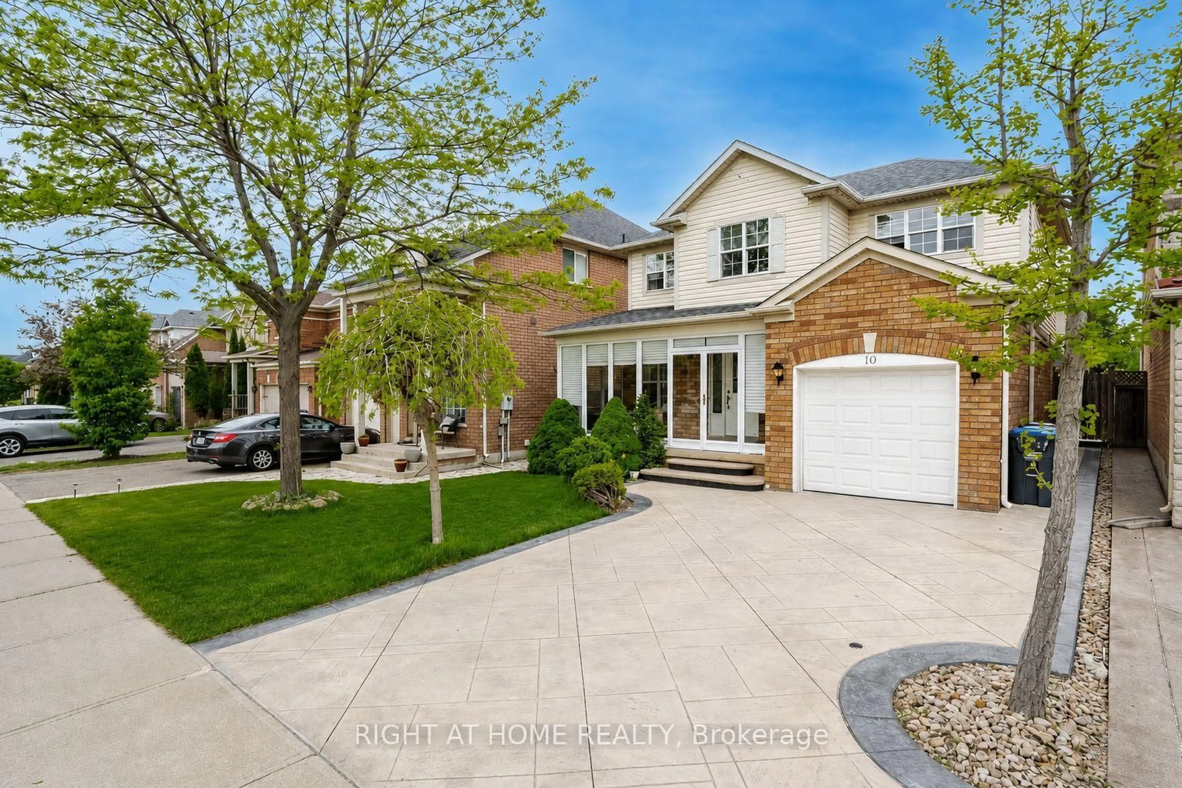 Home with brick exterior material, street for 10 Charleswood Circ, Brampton Ontario L7A 1Z1