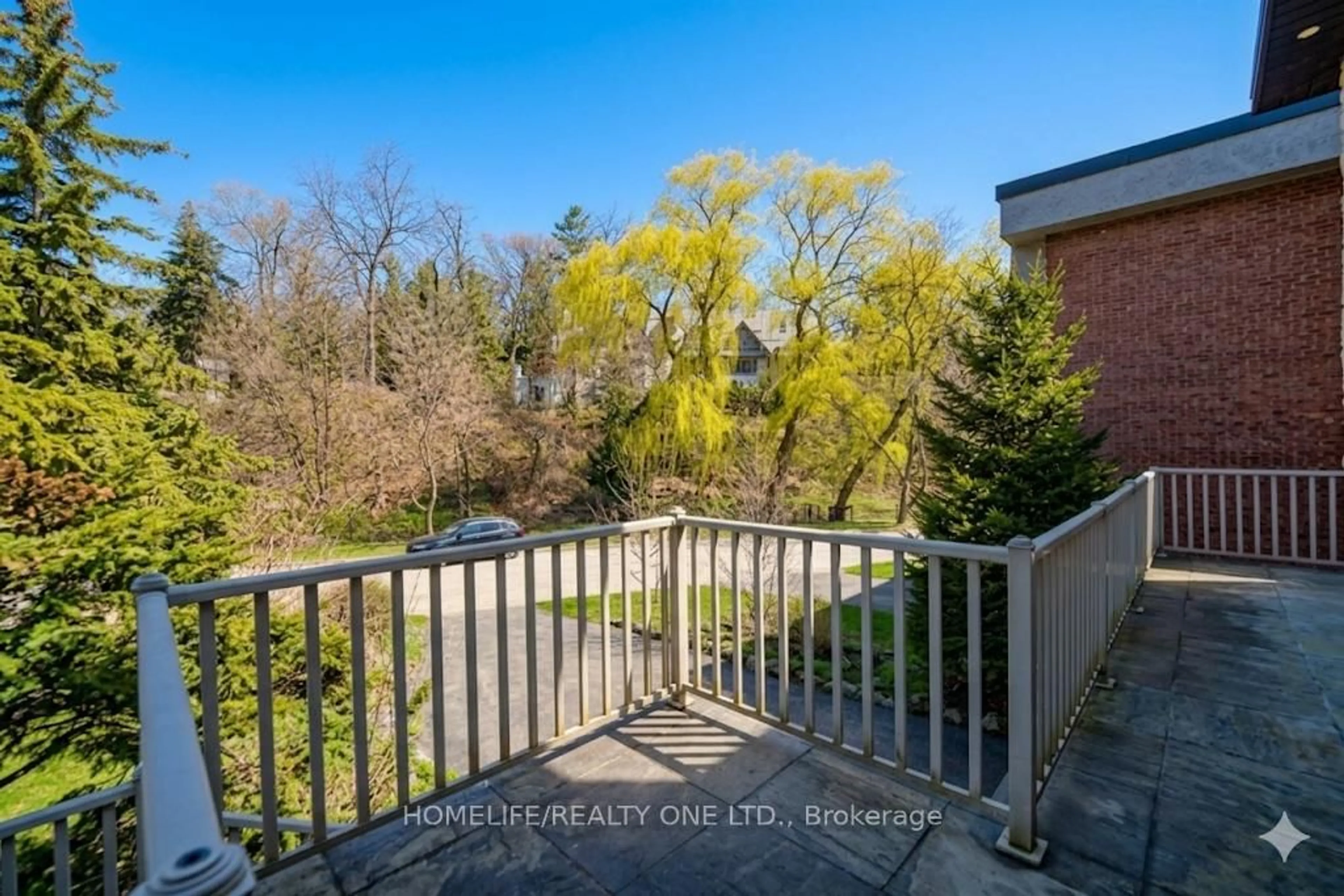 A pic from outside/outdoor area/front of a property/back of a property/a pic from drone, unknown for 31 Bearwood Dr, Toronto Ontario M9A 4G5