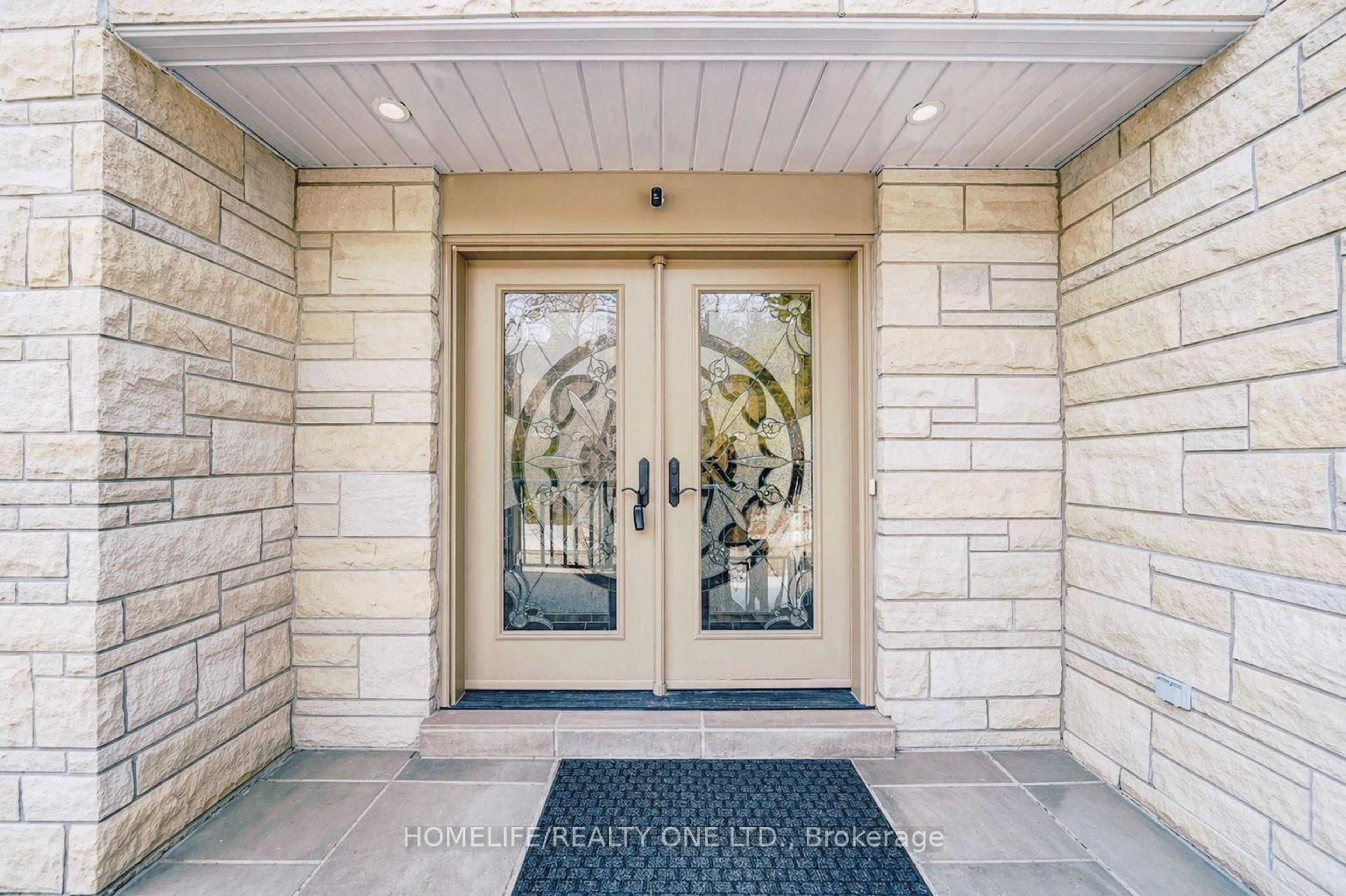 Indoor entryway for 31 Bearwood Dr, Toronto Ontario M9A 4G5
