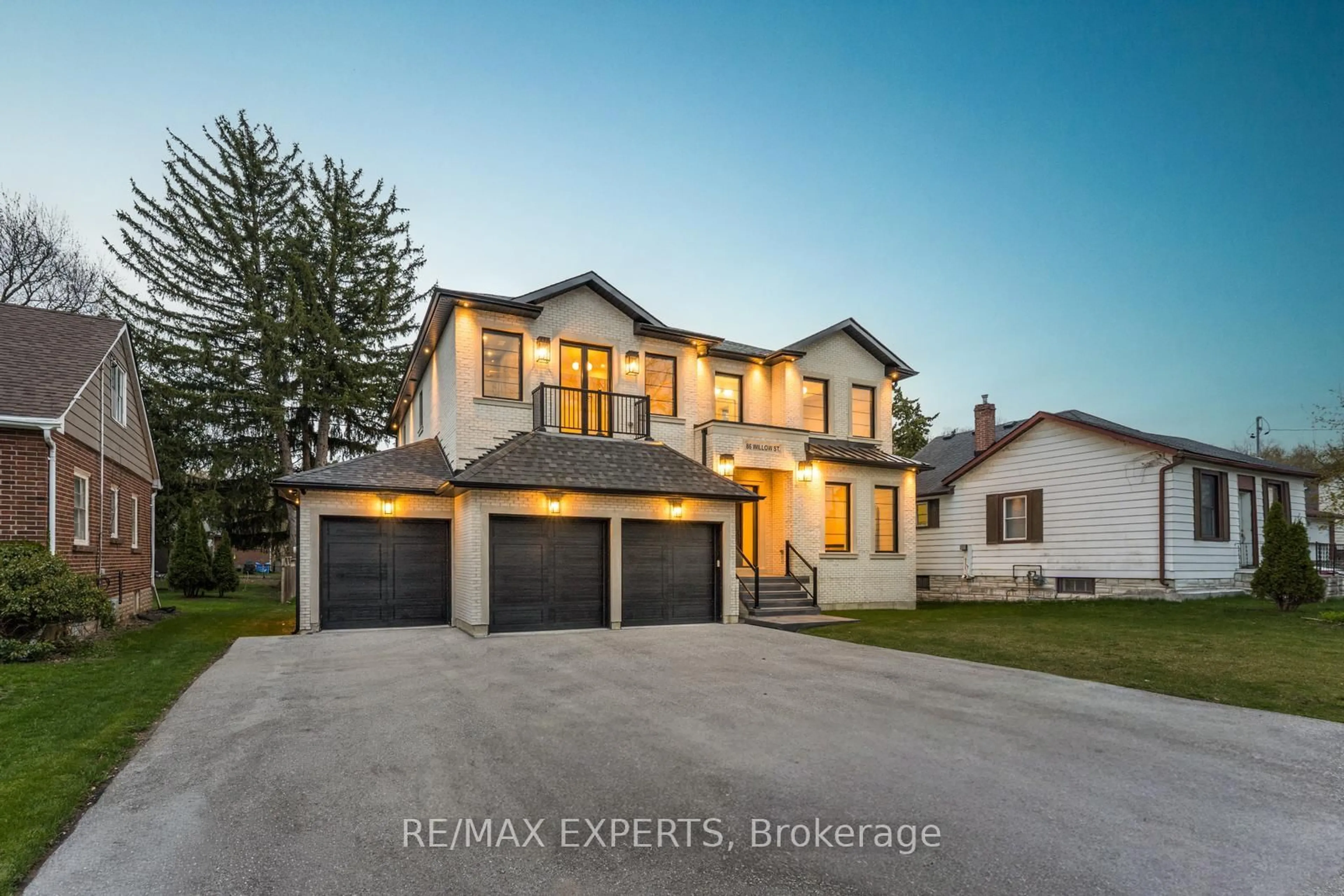 Home with brick exterior material, street for 86 Willow St, Caledon Ontario L7E 3G3