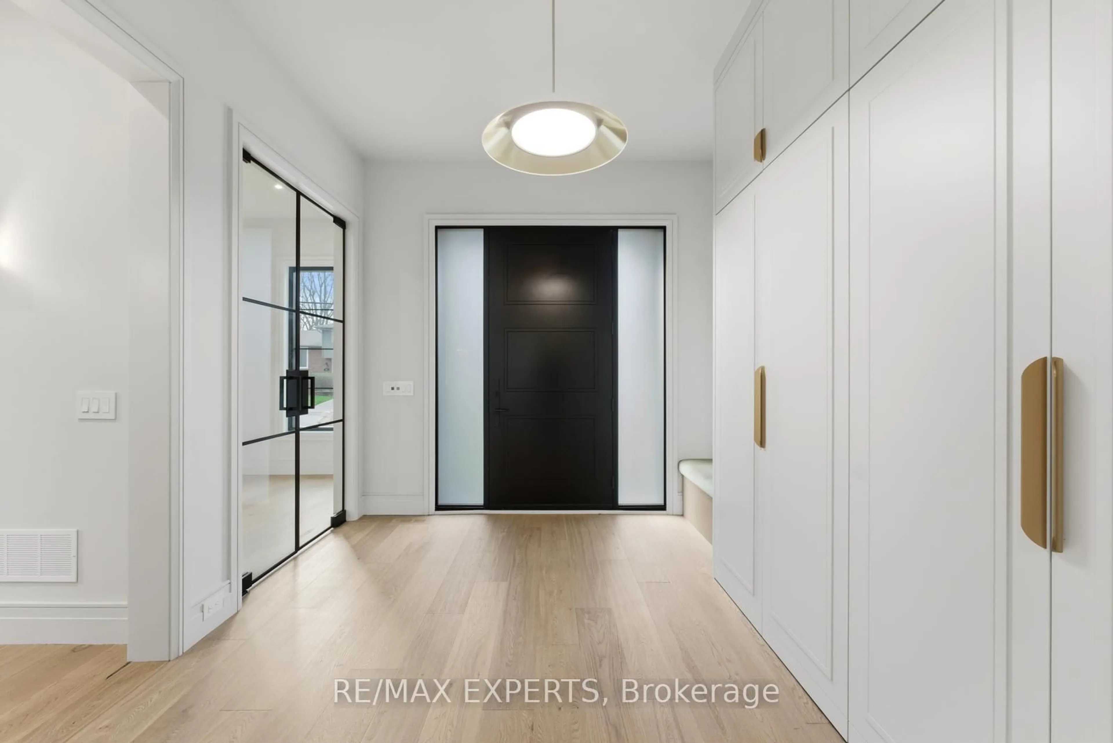 Indoor entryway for 86 Willow St, Caledon Ontario L7E 3G3