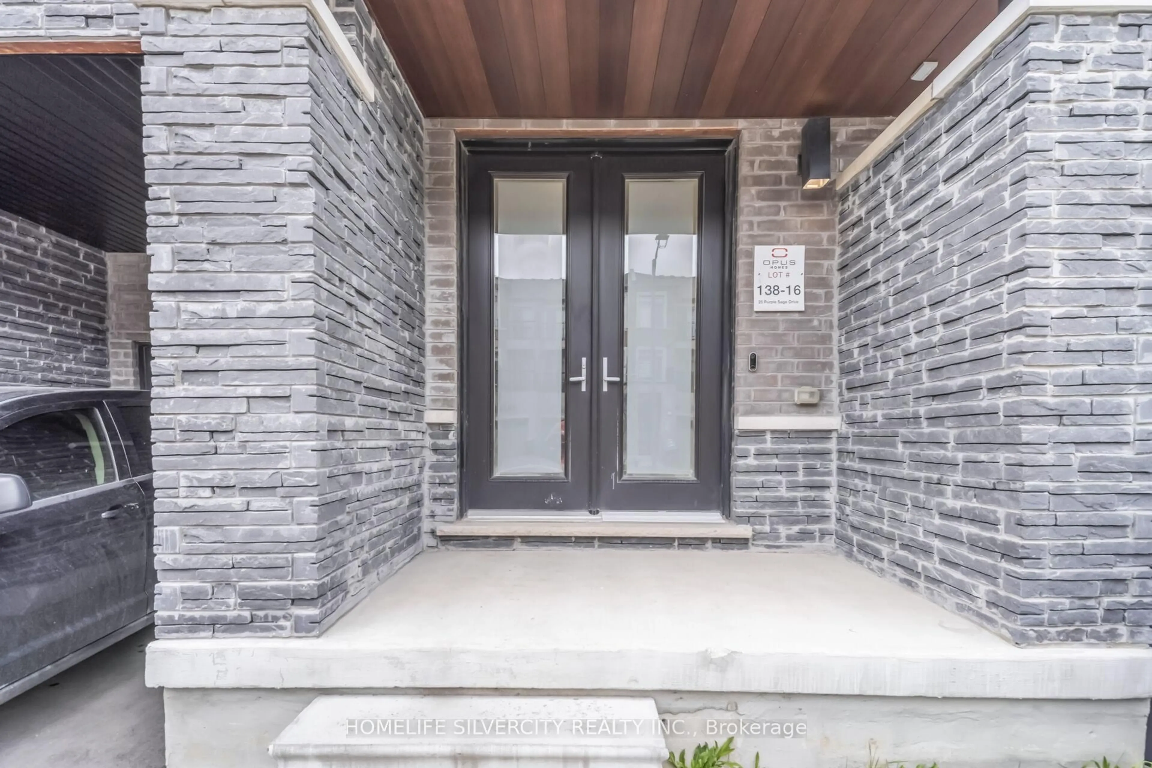 Indoor entryway for 25 Purple Sage Dr, Brampton Ontario L6P 4P1