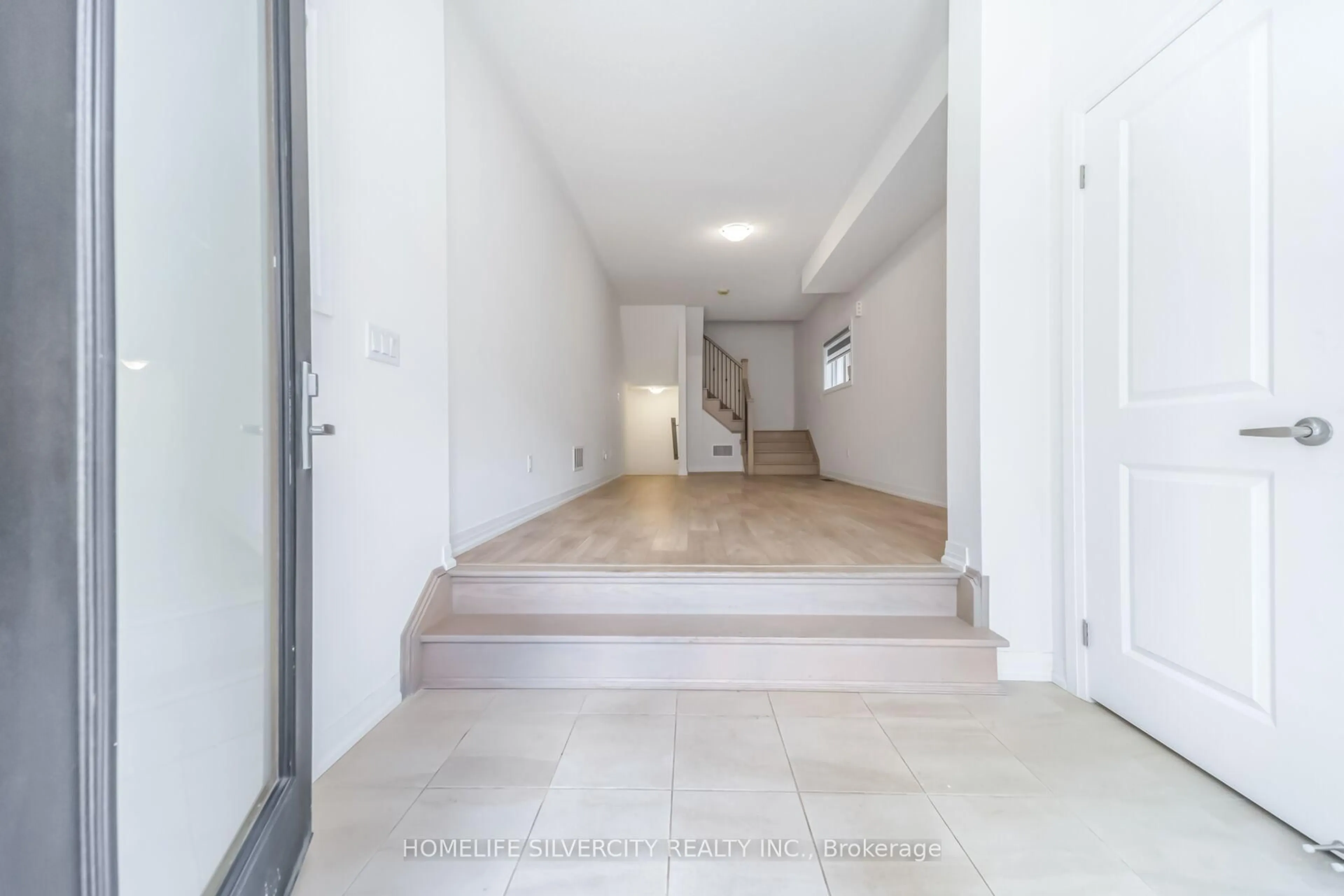 Indoor foyer for 25 Purple Sage Dr, Brampton Ontario L6P 4P1