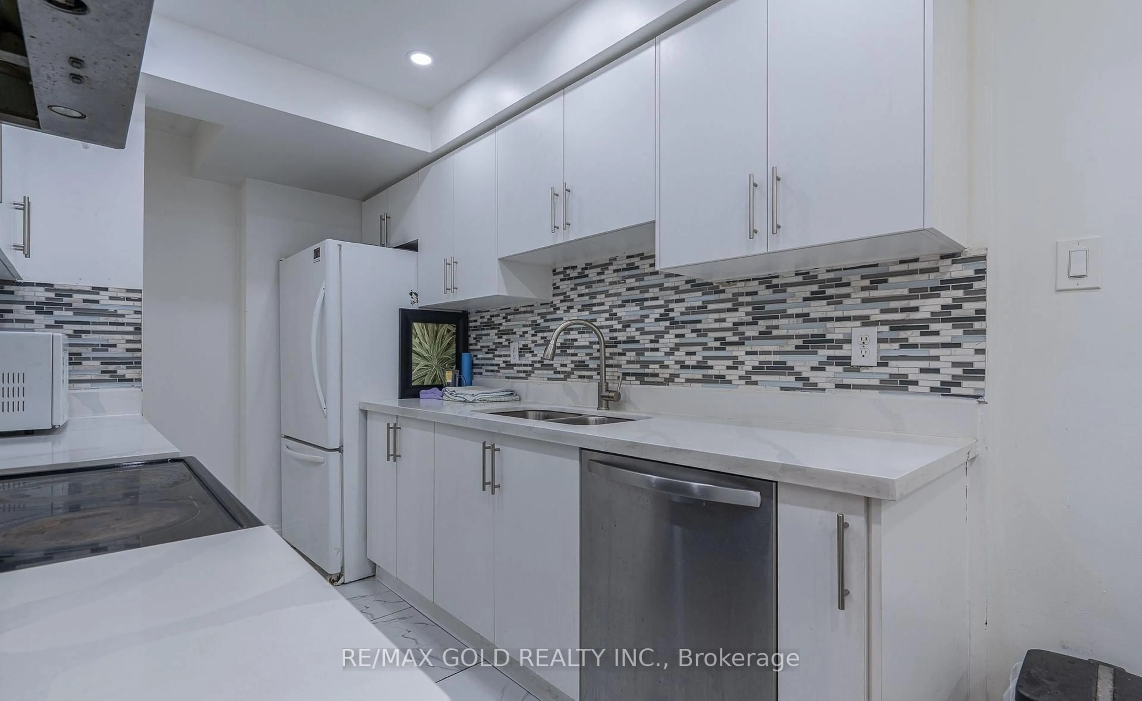 Unknown for 102 Bunchberry Way, Brampton Ontario L6R 2E8