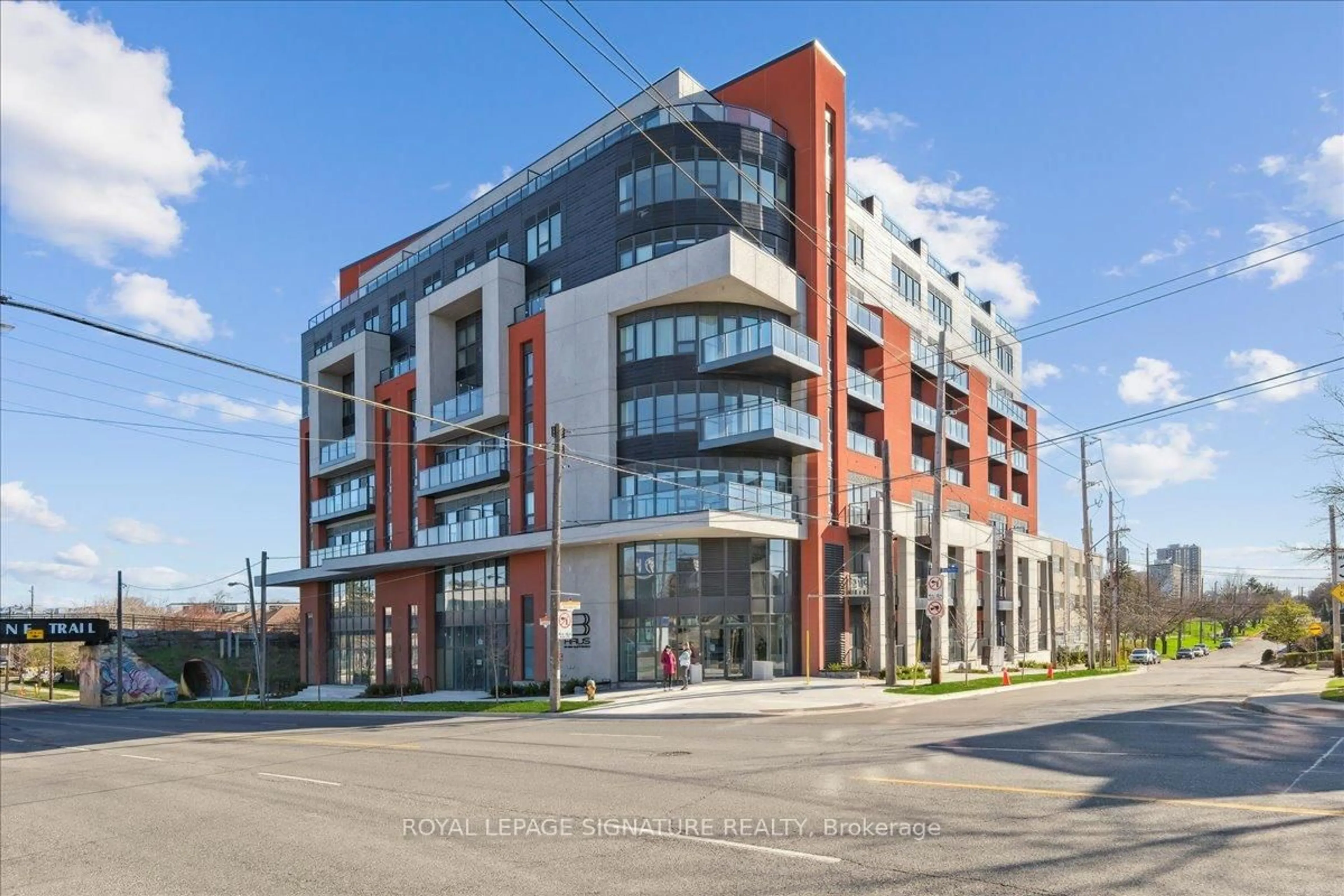 Unknown for 2433 Dufferin St #701, Toronto Ontario M6E 3T3
