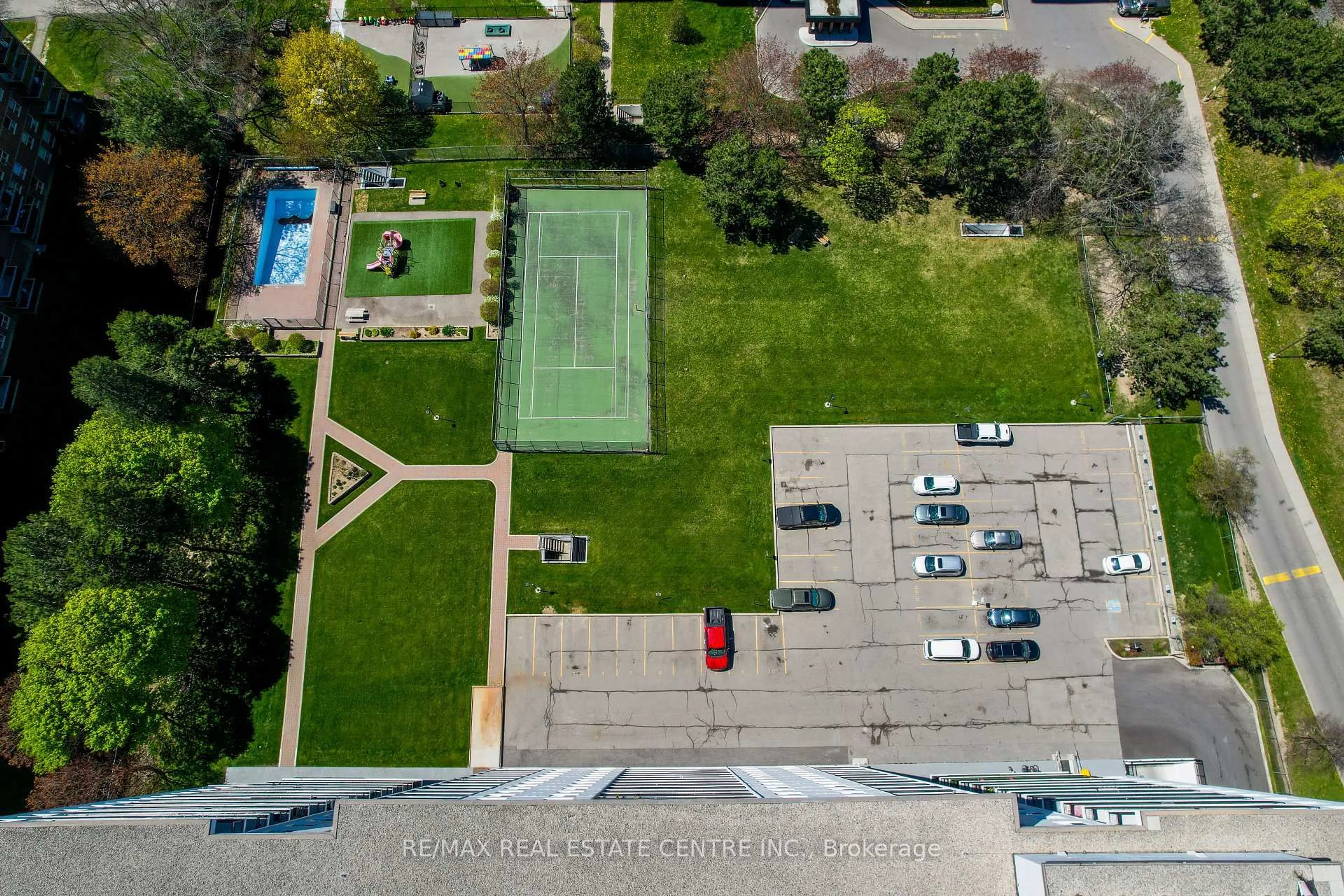 A pic from outside/outdoor area/front of a property/back of a property/a pic from drone, street for 1100 Caven St #704, Mississauga Ontario L5G 4N3