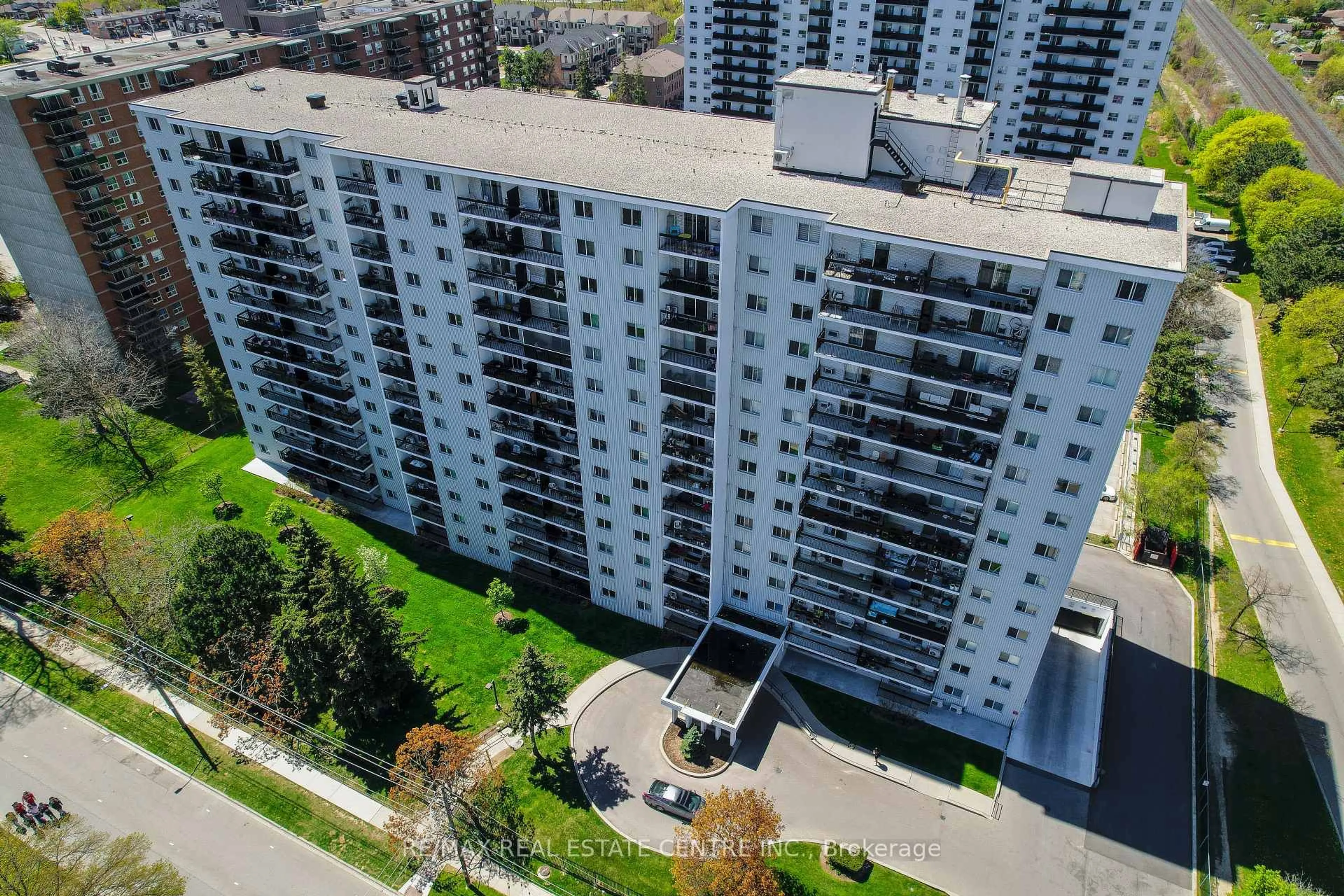 A pic from outside/outdoor area/front of a property/back of a property/a pic from drone, city buildings view from balcony for 1100 Caven St #704, Mississauga Ontario L5G 4N3