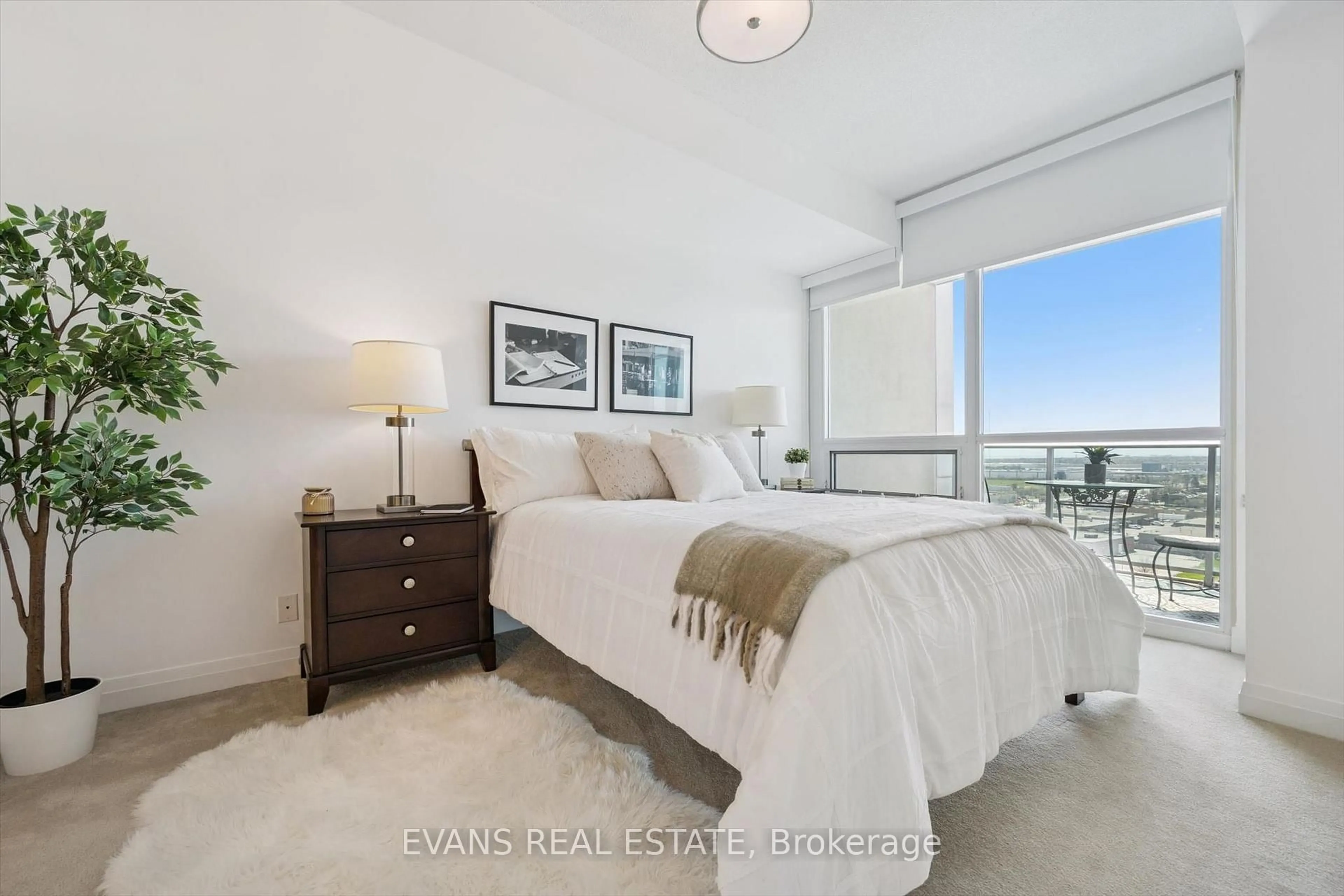 Bedroom with bed, unknown for 1055 Southdown Rd #1411, Mississauga Ontario L5J 0A3