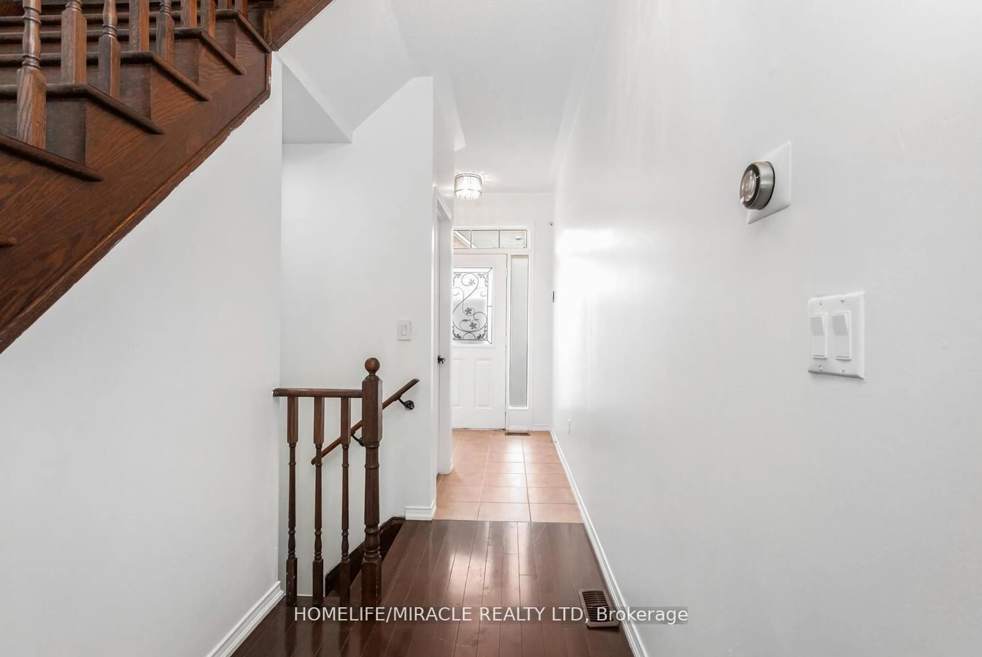 Indoor entryway for 745 Farmstead Dr #58, Milton Ontario L9T 8B2