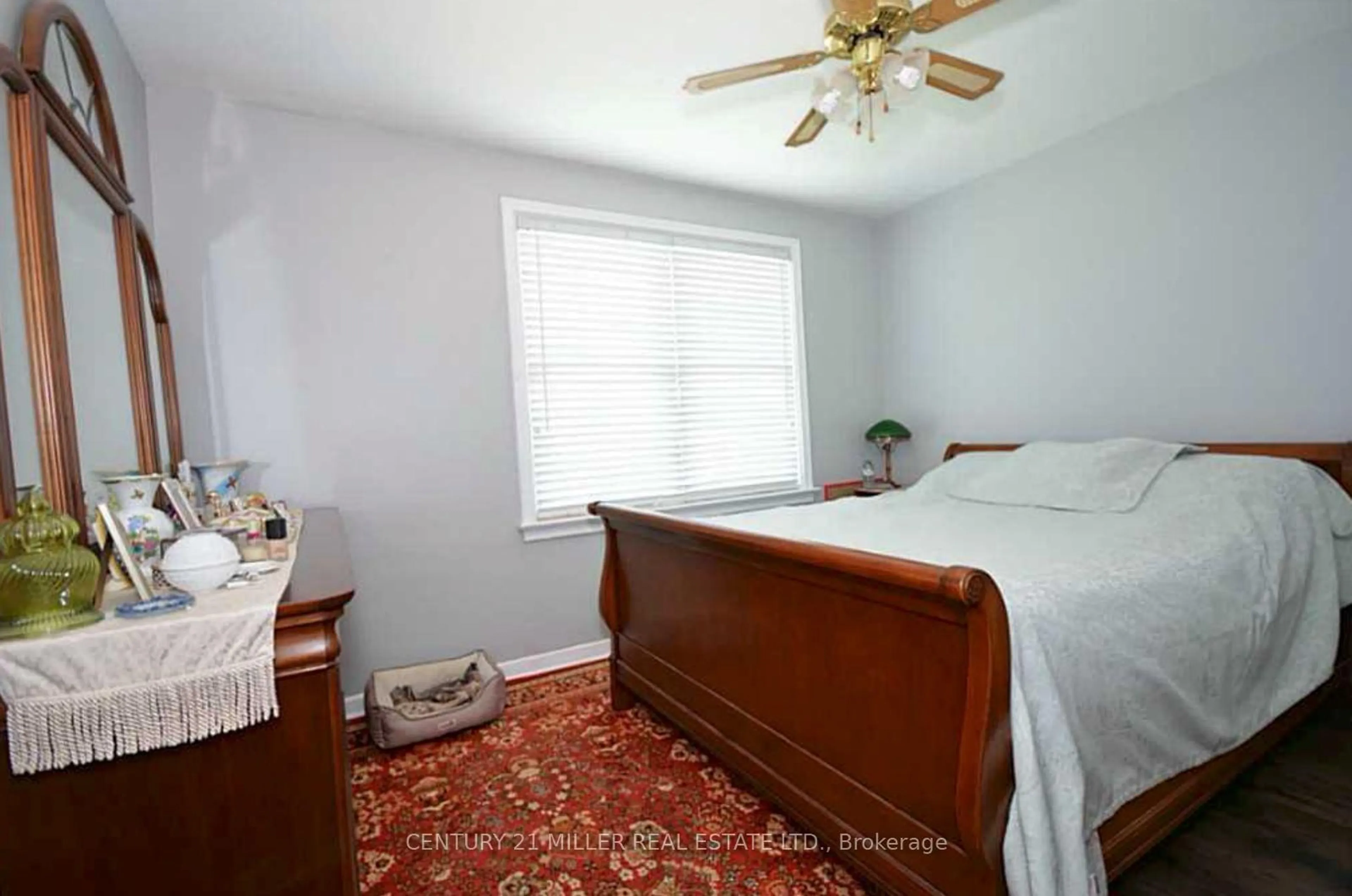 A pic of a room for 469 Scarsdale Cres, Oakville Ontario L6L 3W8