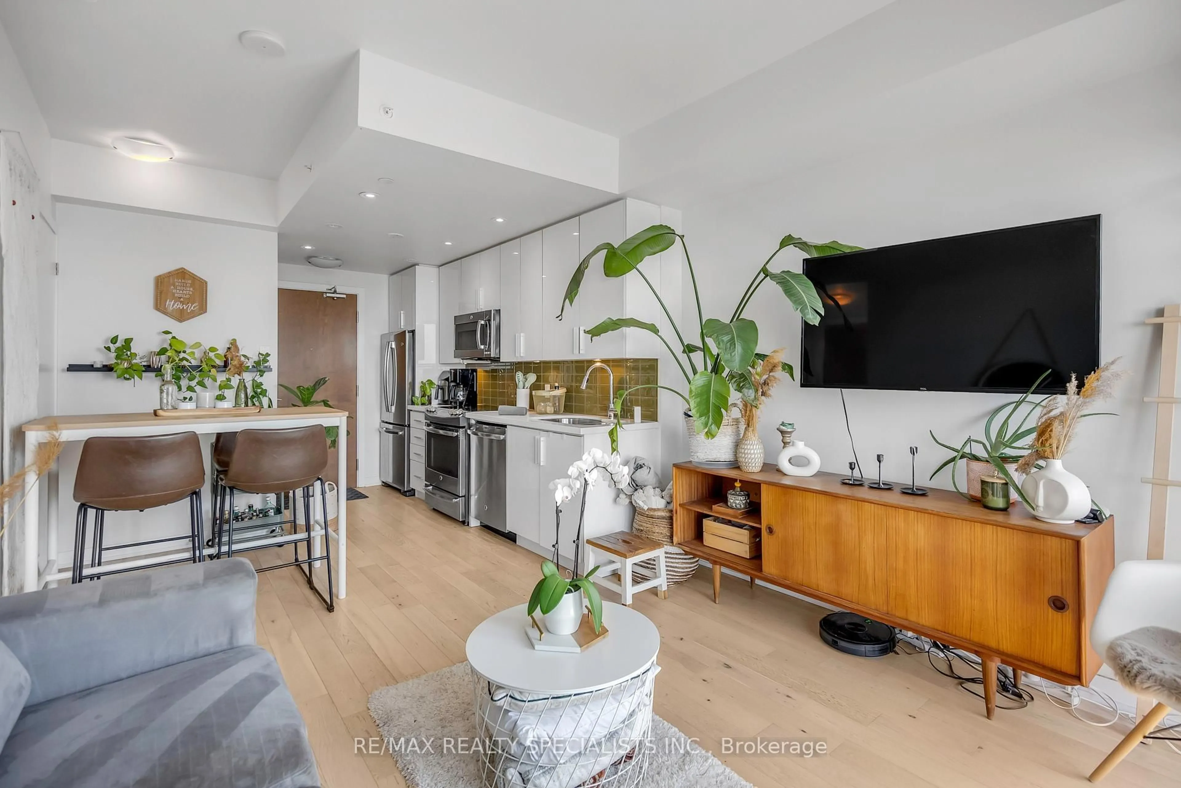 Open concept kitchen, unknown for 2212 Lake Shore Blvd #4304, Toronto Ontario M8V 0C2