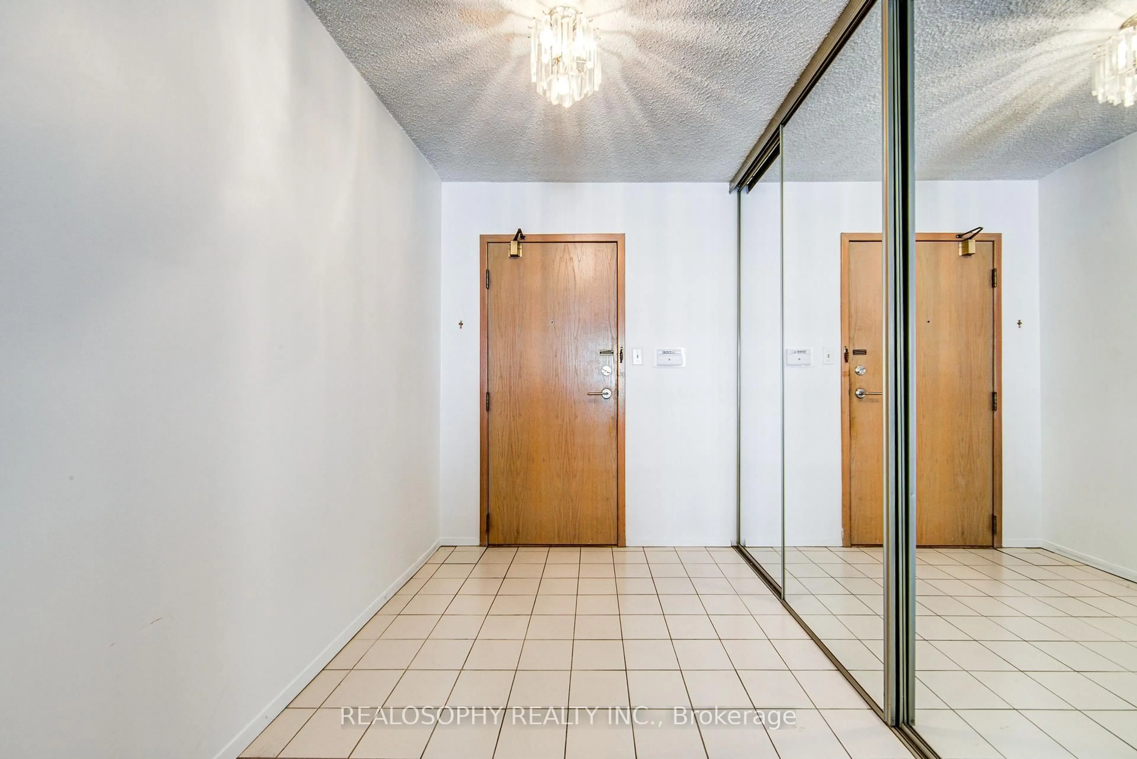 Indoor foyer for 24 Southport St #756, Toronto Ontario M6S 4Z1
