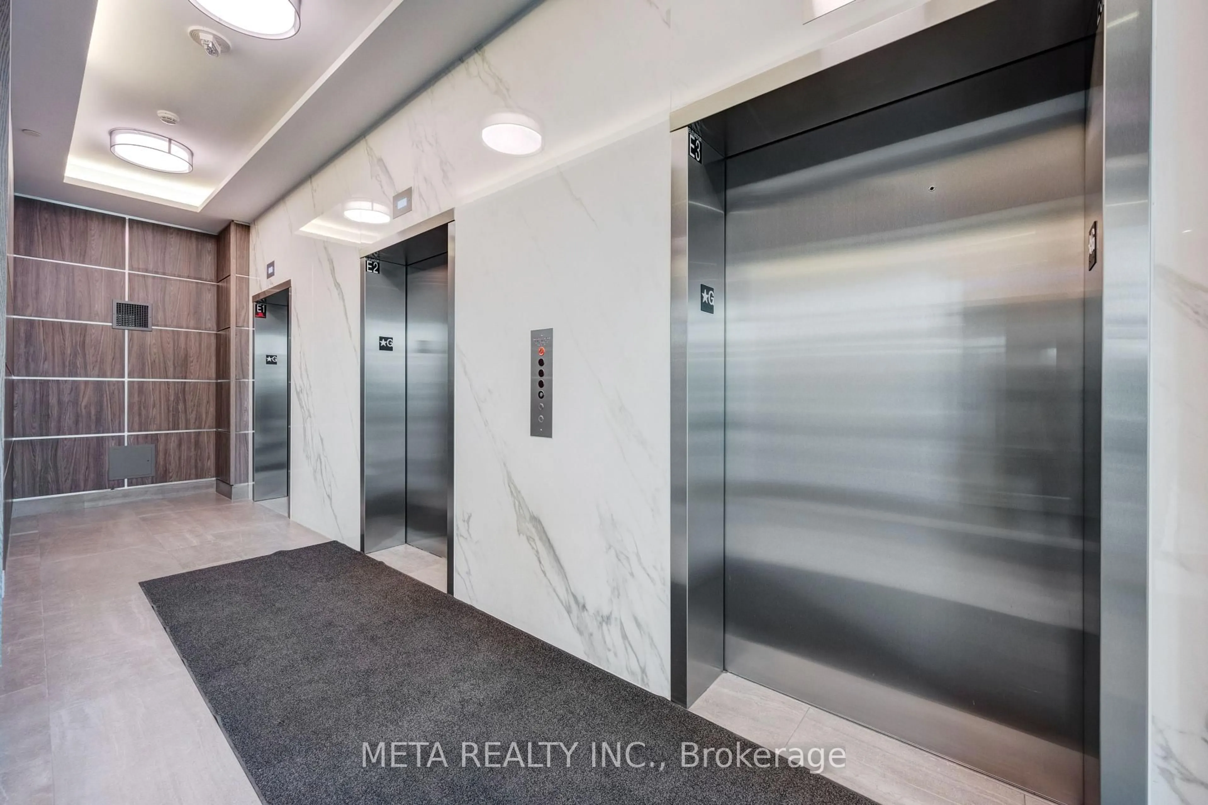 Indoor foyer for 15 Lynch St #1605, Brampton Ontario L6W 0C7