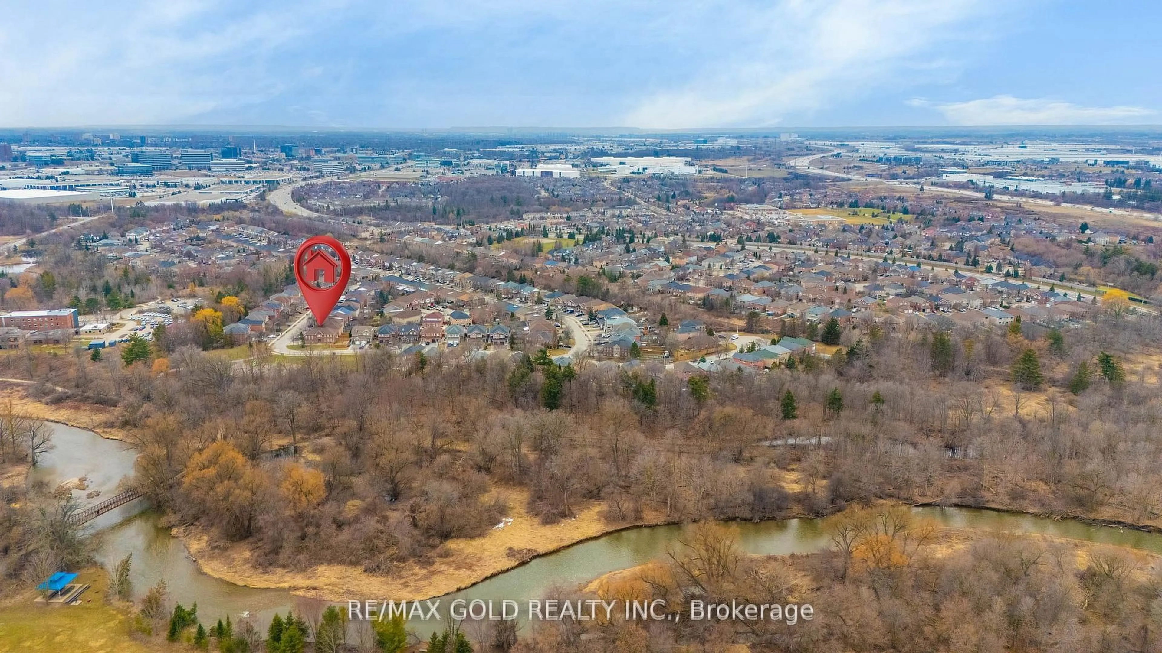 A pic from outside/outdoor area/front of a property/back of a property/a pic from drone, mountain view for 7330 Frontier Rdge, Mississauga Ontario L5N 7P7