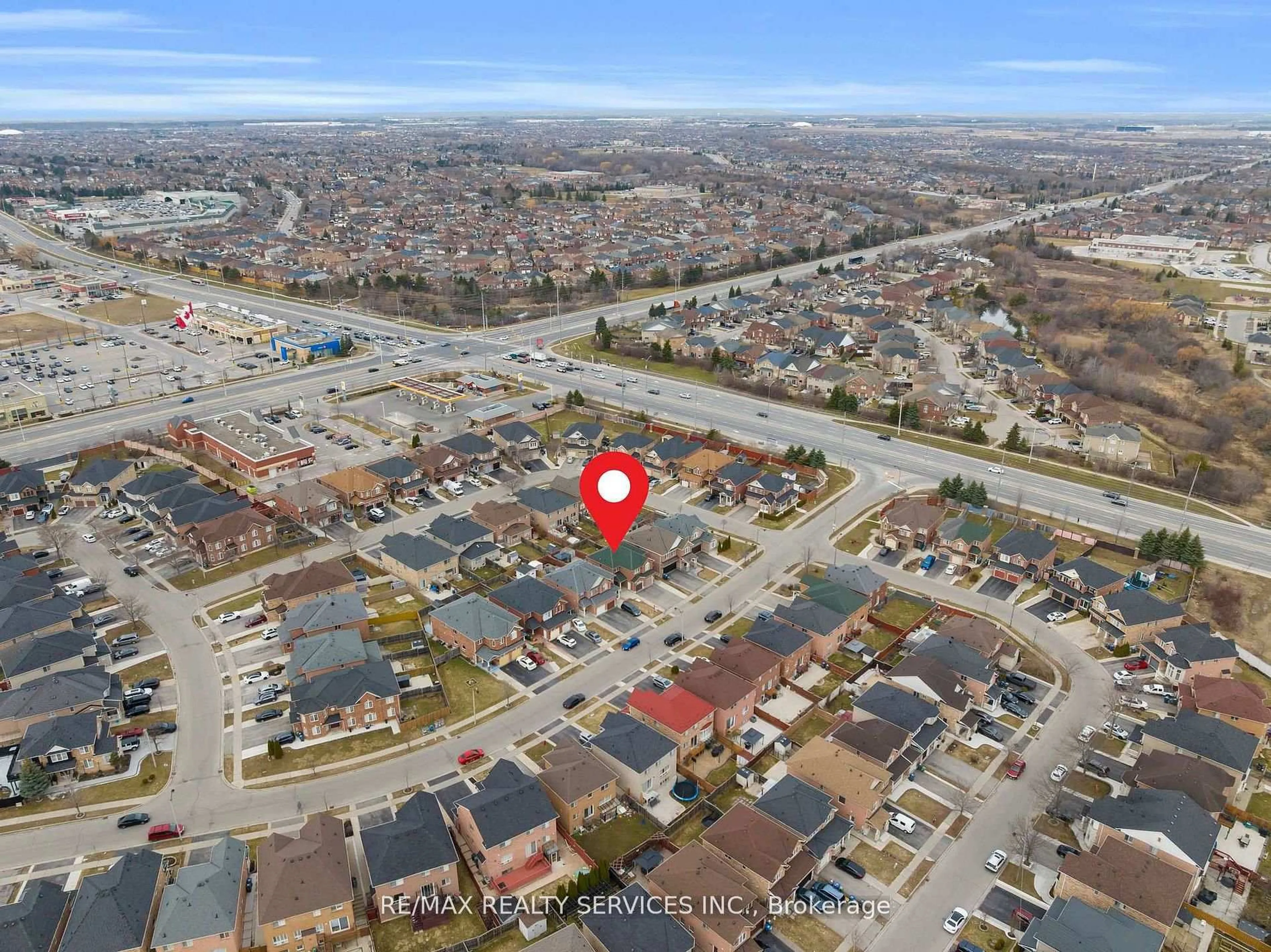 A pic from outside/outdoor area/front of a property/back of a property/a pic from drone, street for 110 Dwyer Dr, Brampton Ontario L6S 0B4