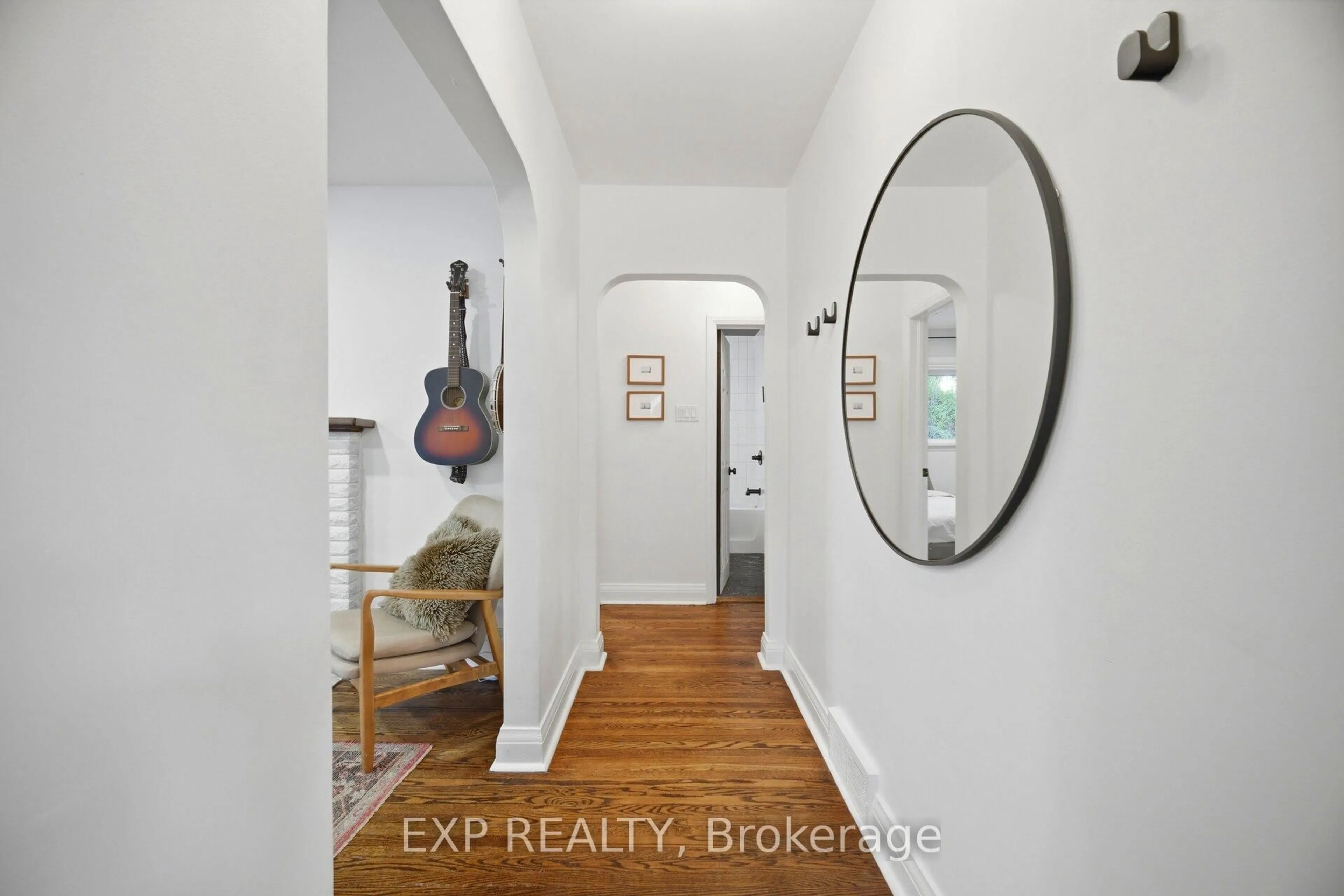 Indoor entryway for 11 Armstrong St, Brampton Ontario L6W 1W7