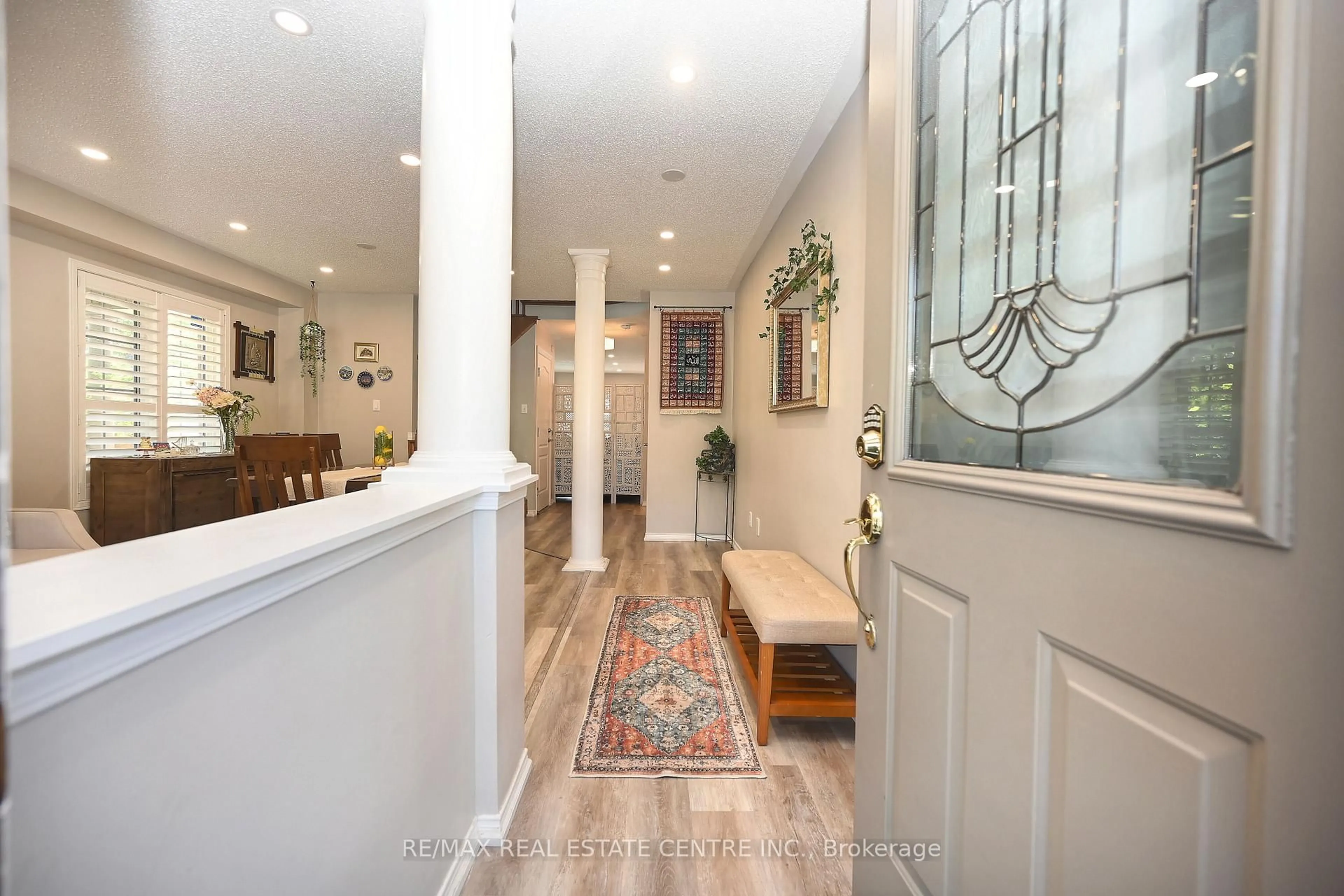Indoor entryway for 1244 Field Dr, Milton Ontario L9T 6G4
