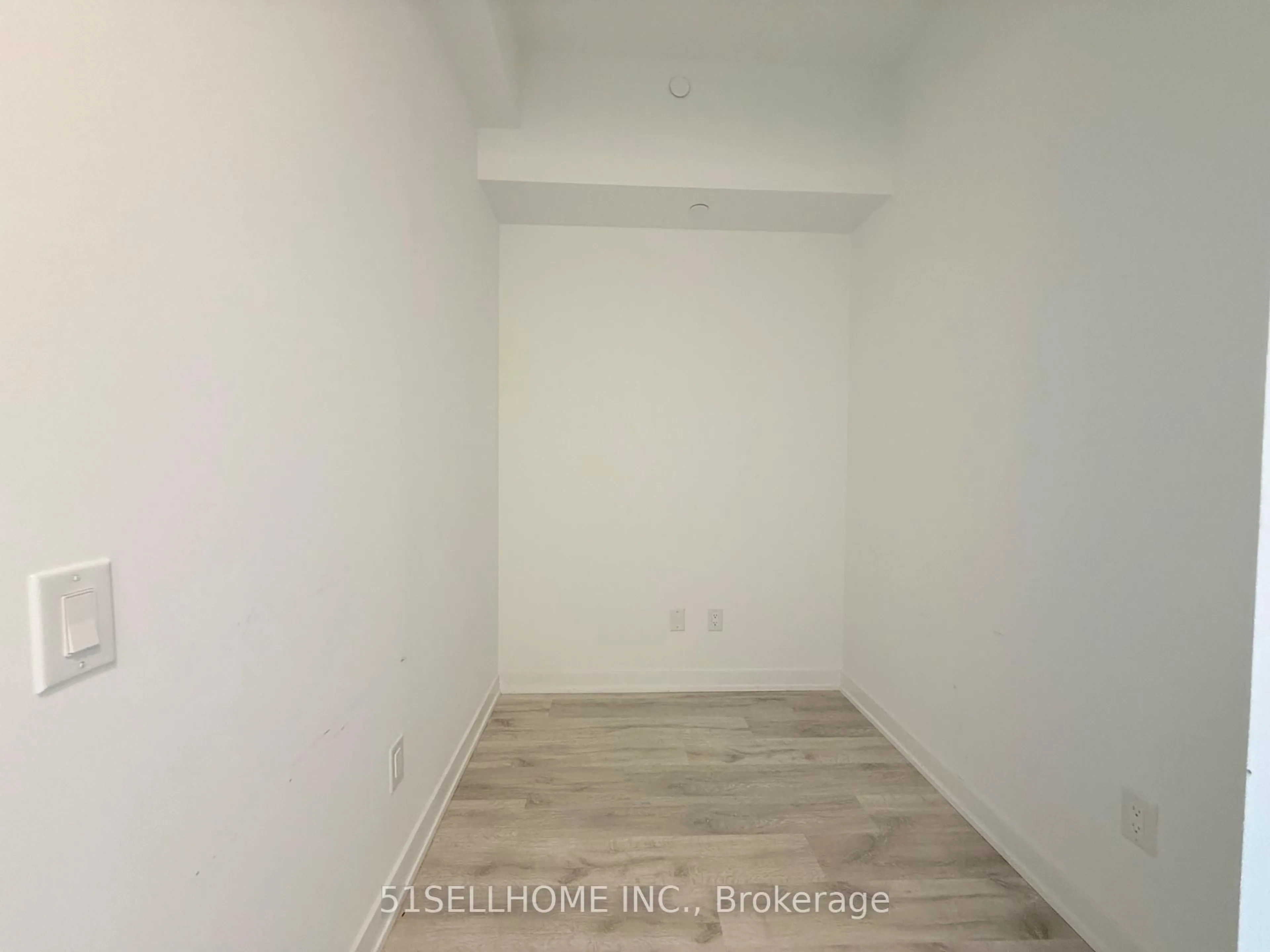 A pic of a room for 220 Missinnihe Way #TH104, Mississauga Ontario L5H 0A9