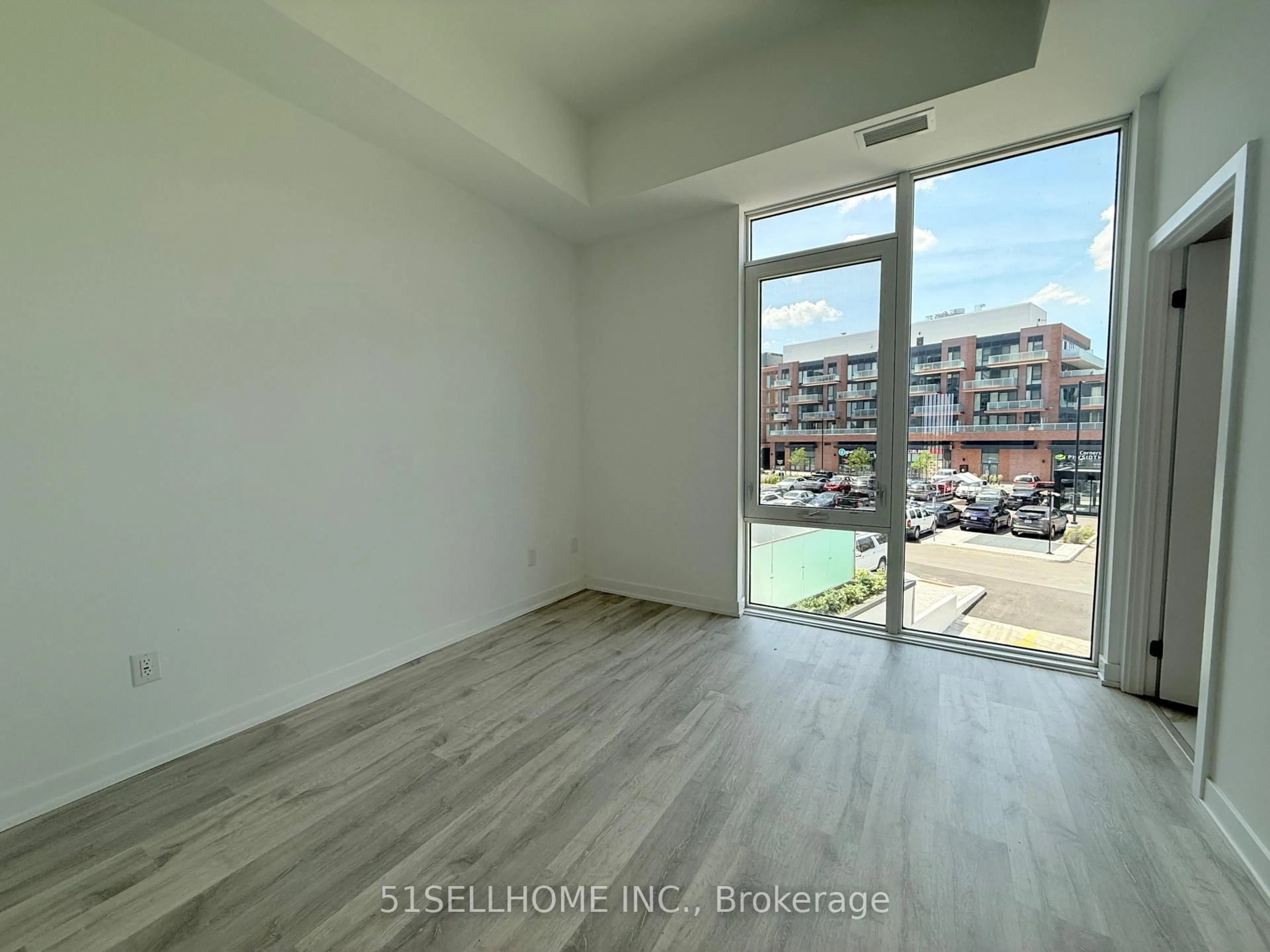 A pic of a room for 220 Missinnihe Way #TH104, Mississauga Ontario L5H 0A9