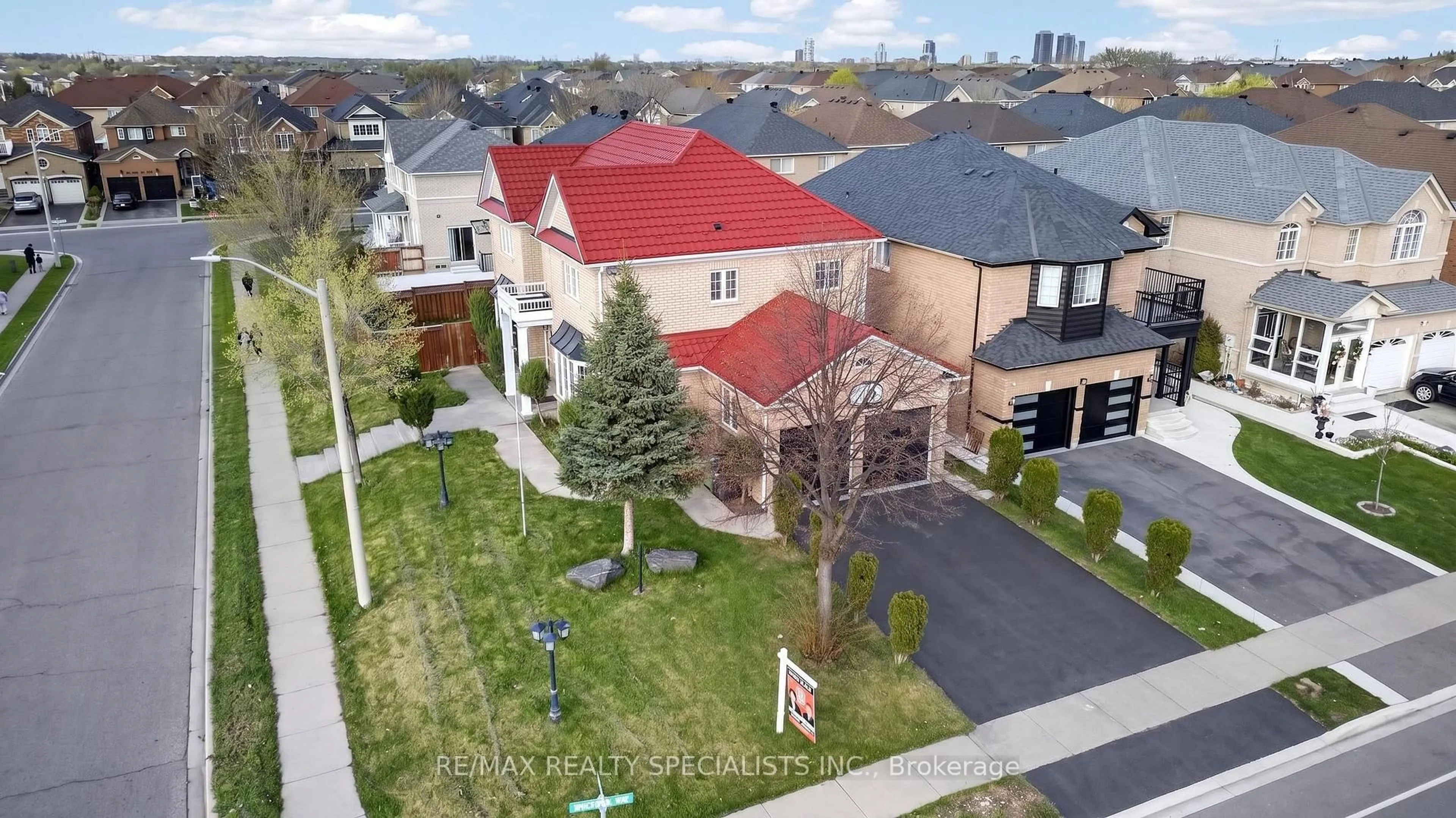 A pic from outside/outdoor area/front of a property/back of a property/a pic from drone, street for 2 Loggers Lane, Brampton Ontario L6X 4T3