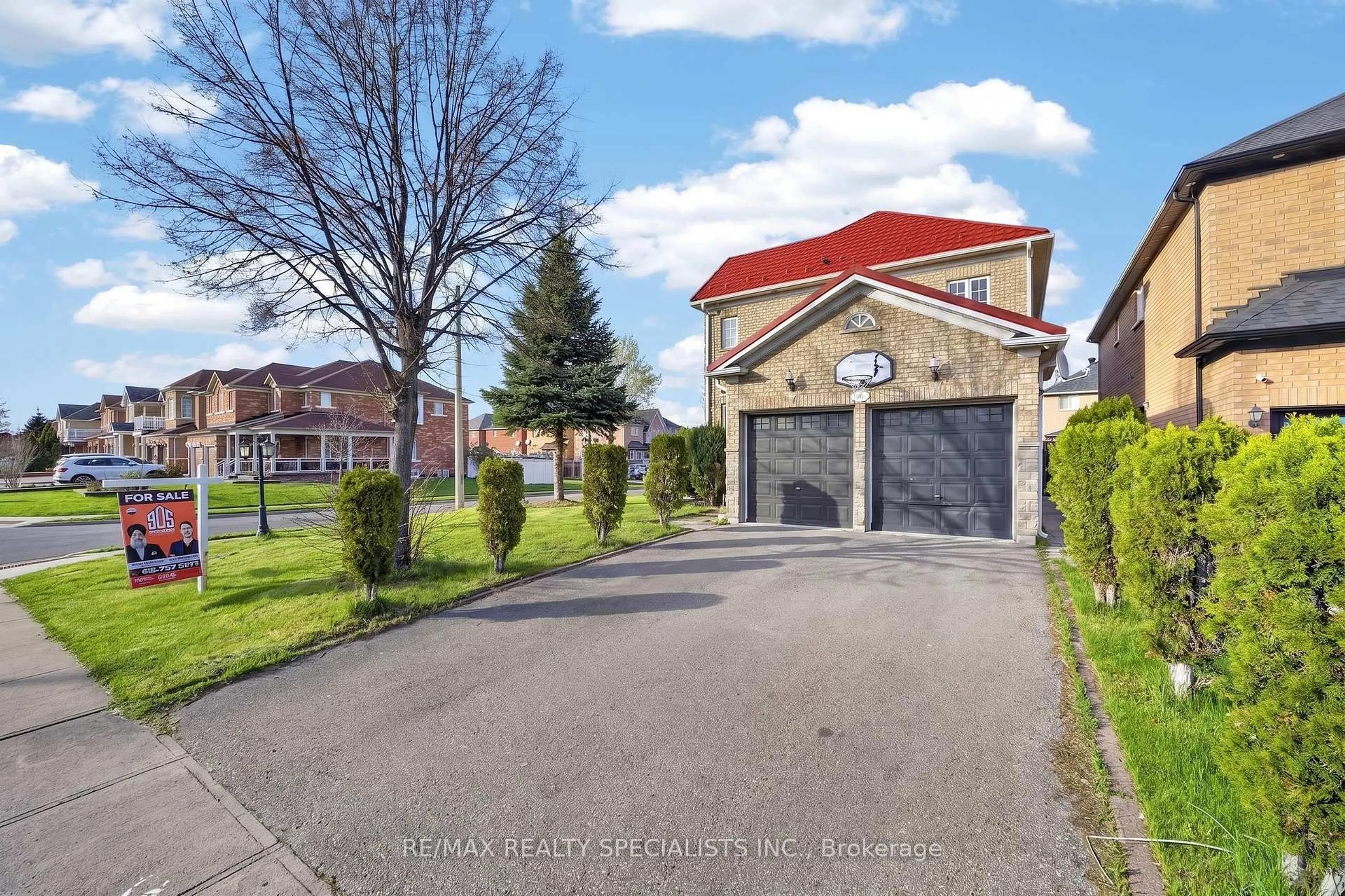 A pic from outside/outdoor area/front of a property/back of a property/a pic from drone, street for 2 Loggers Lane, Brampton Ontario L6X 4T3