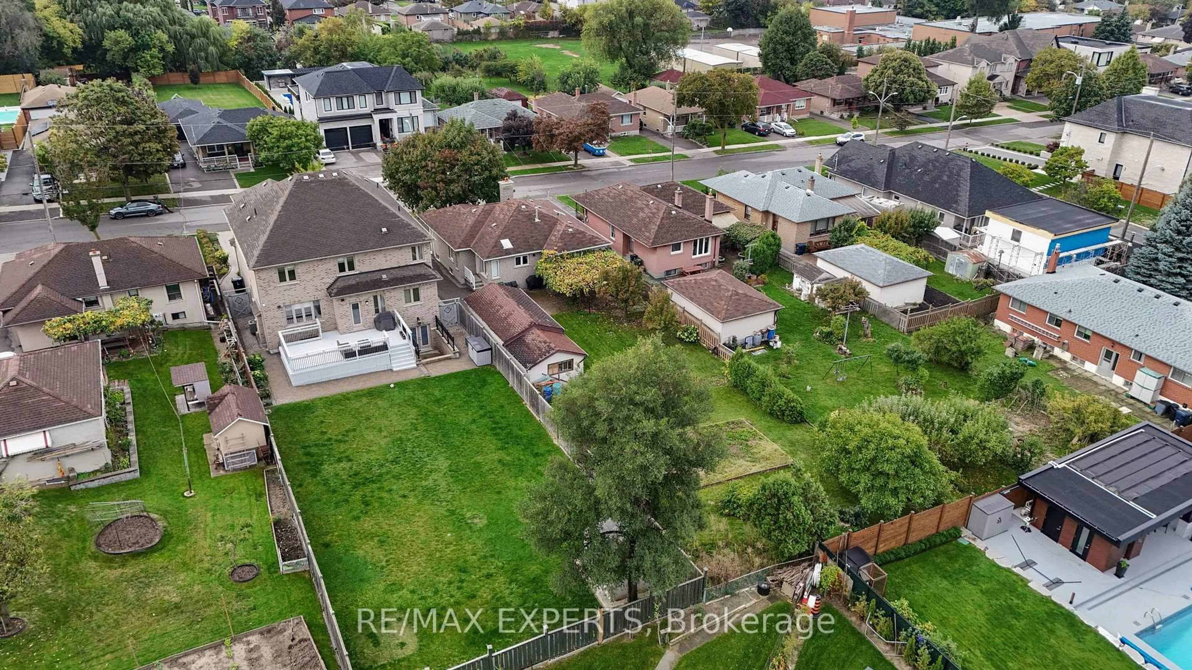 A pic from outside/outdoor area/front of a property/back of a property/a pic from drone, unknown for 26 Grovedale Ave, Toronto Ontario M6L 1Y6