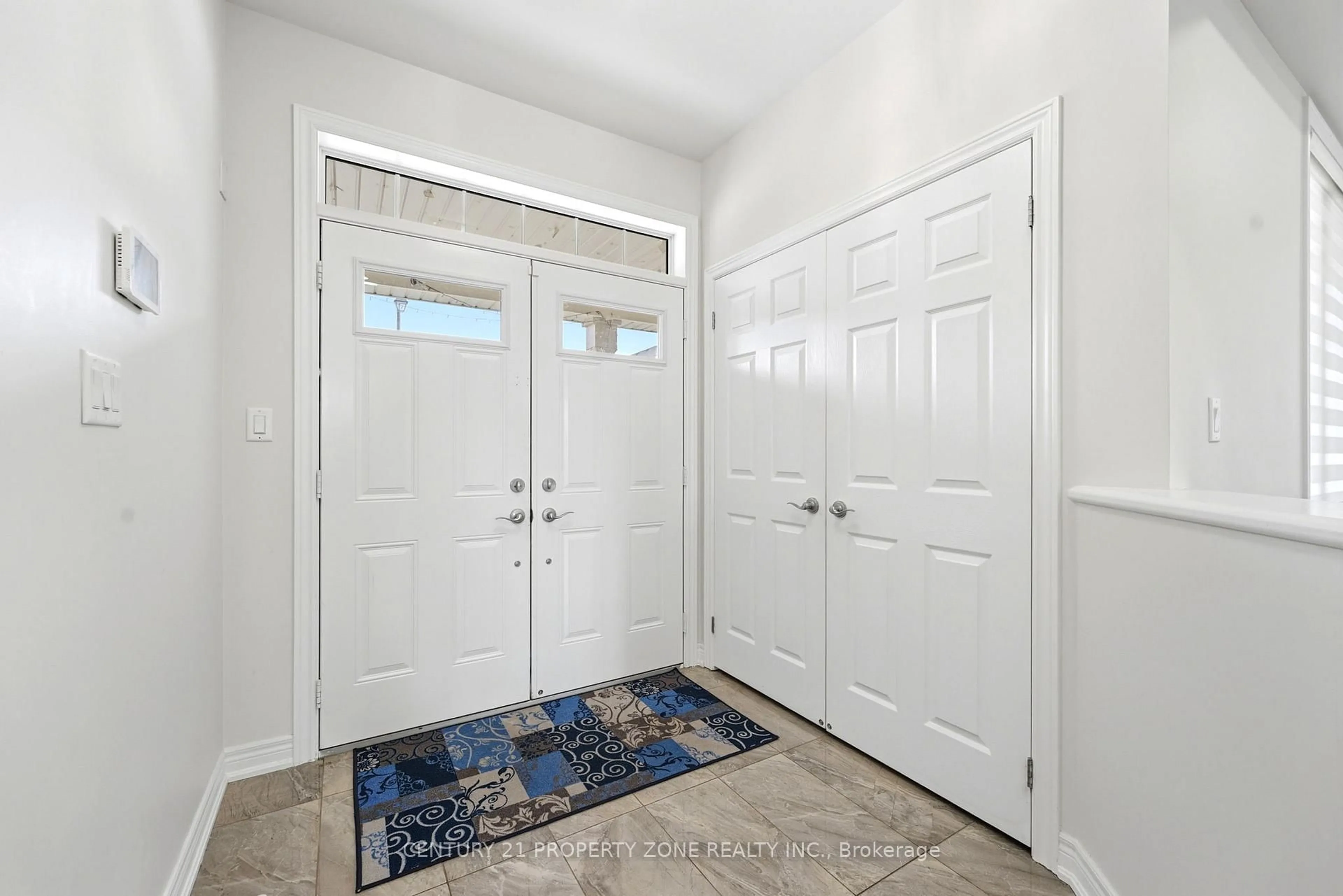 Indoor entryway for 193 Bonnieglen Farm Blvd, Caledon Ontario L7C 4C1