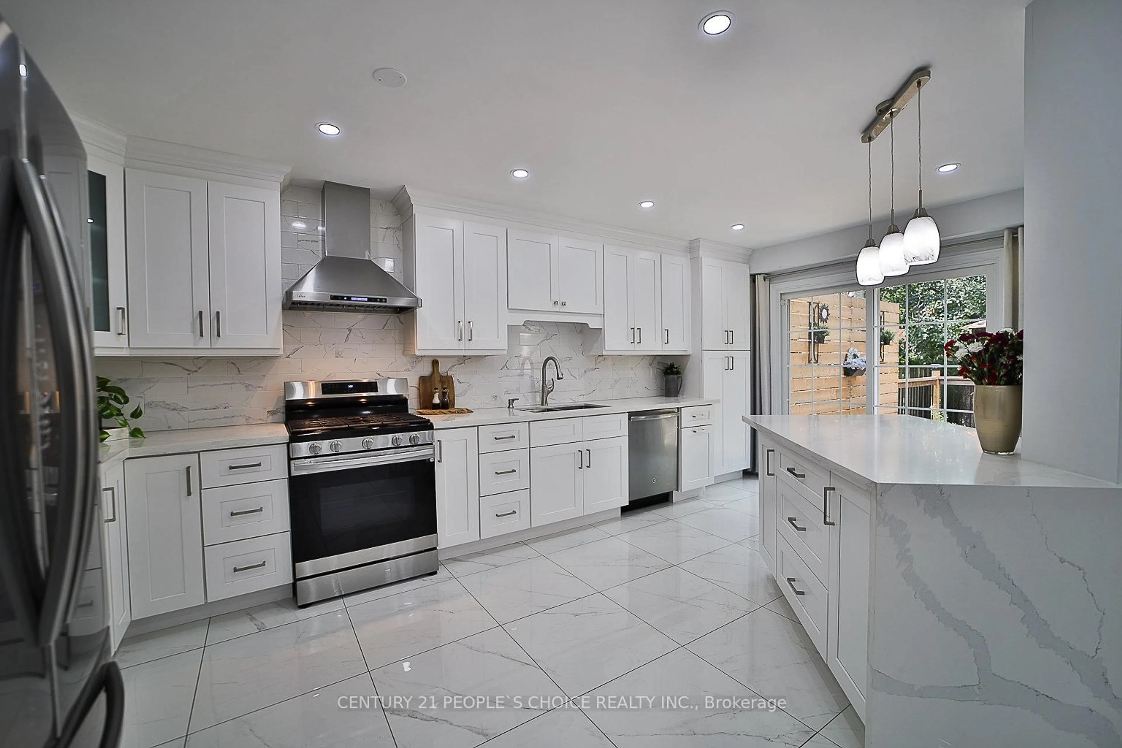 Contemporary kitchen, ceramic/tile floor for 3596 Nutcracker Dr, Mississauga Ontario L5N 6G1