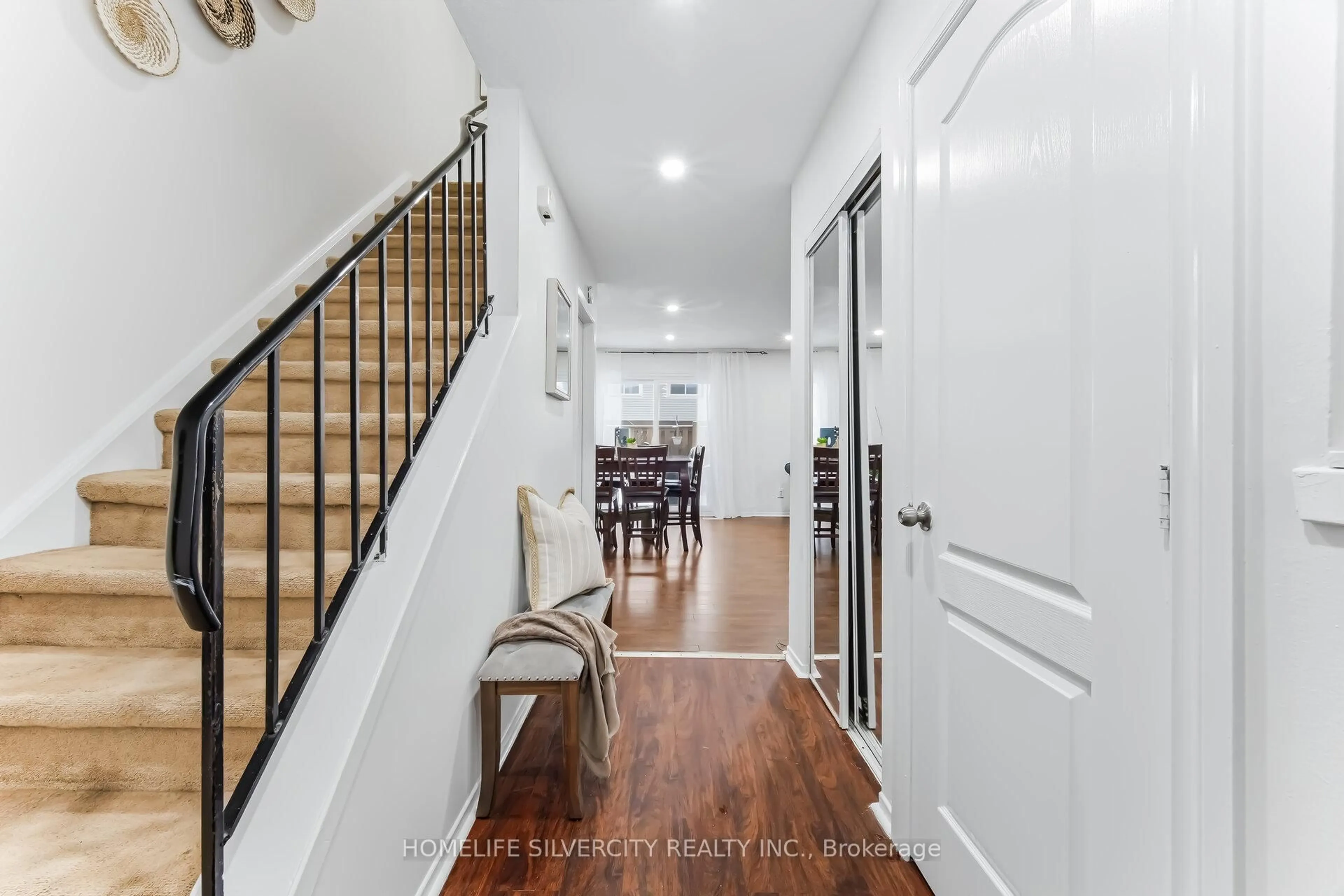 Indoor entryway for 45 Hansen Rd #100, Brampton Ontario L6V 3C5