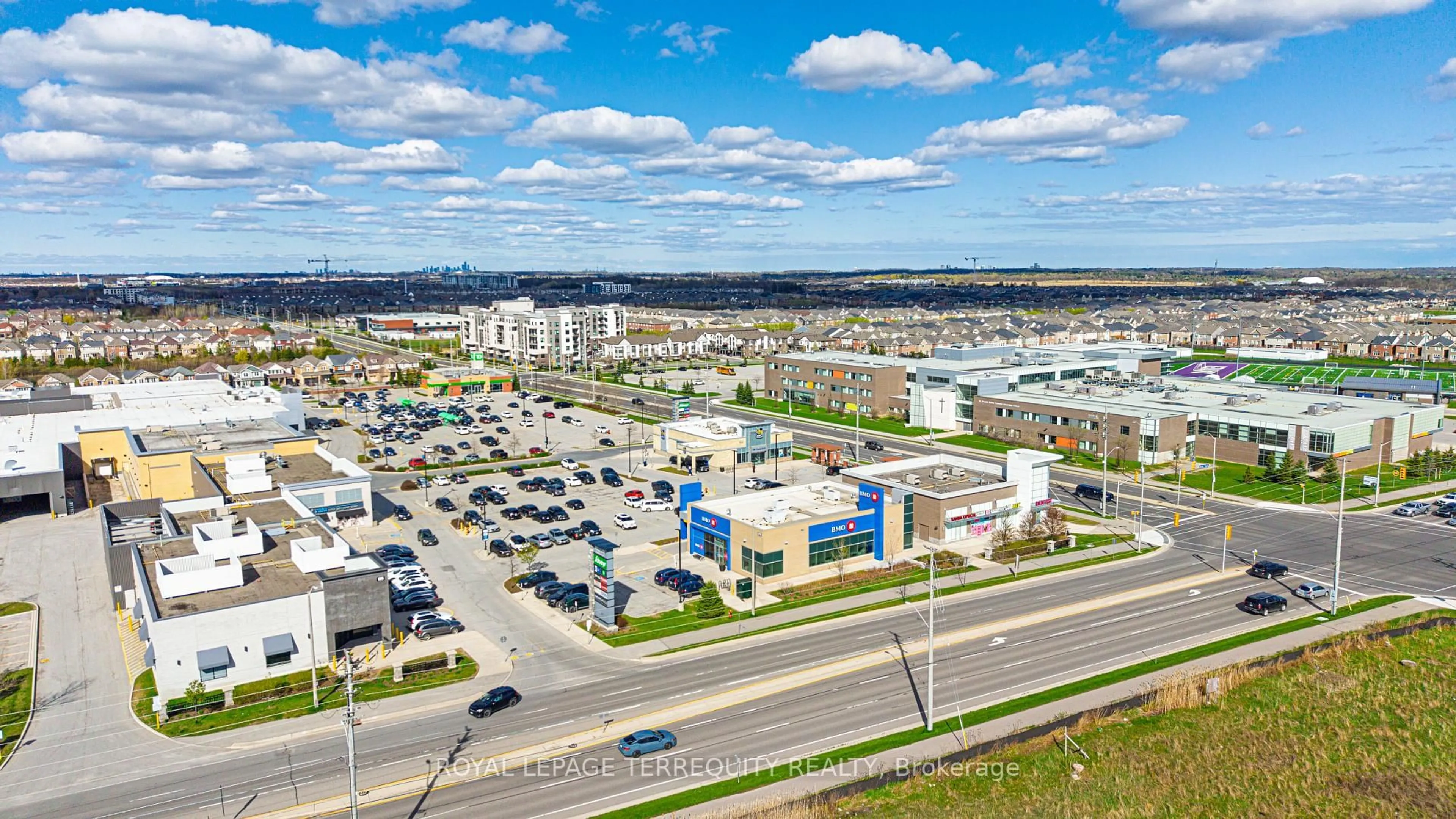A pic from outside/outdoor area/front of a property/back of a property/a pic from drone, unknown for 75 Reichert Crt, Milton Ontario L9T 8R6