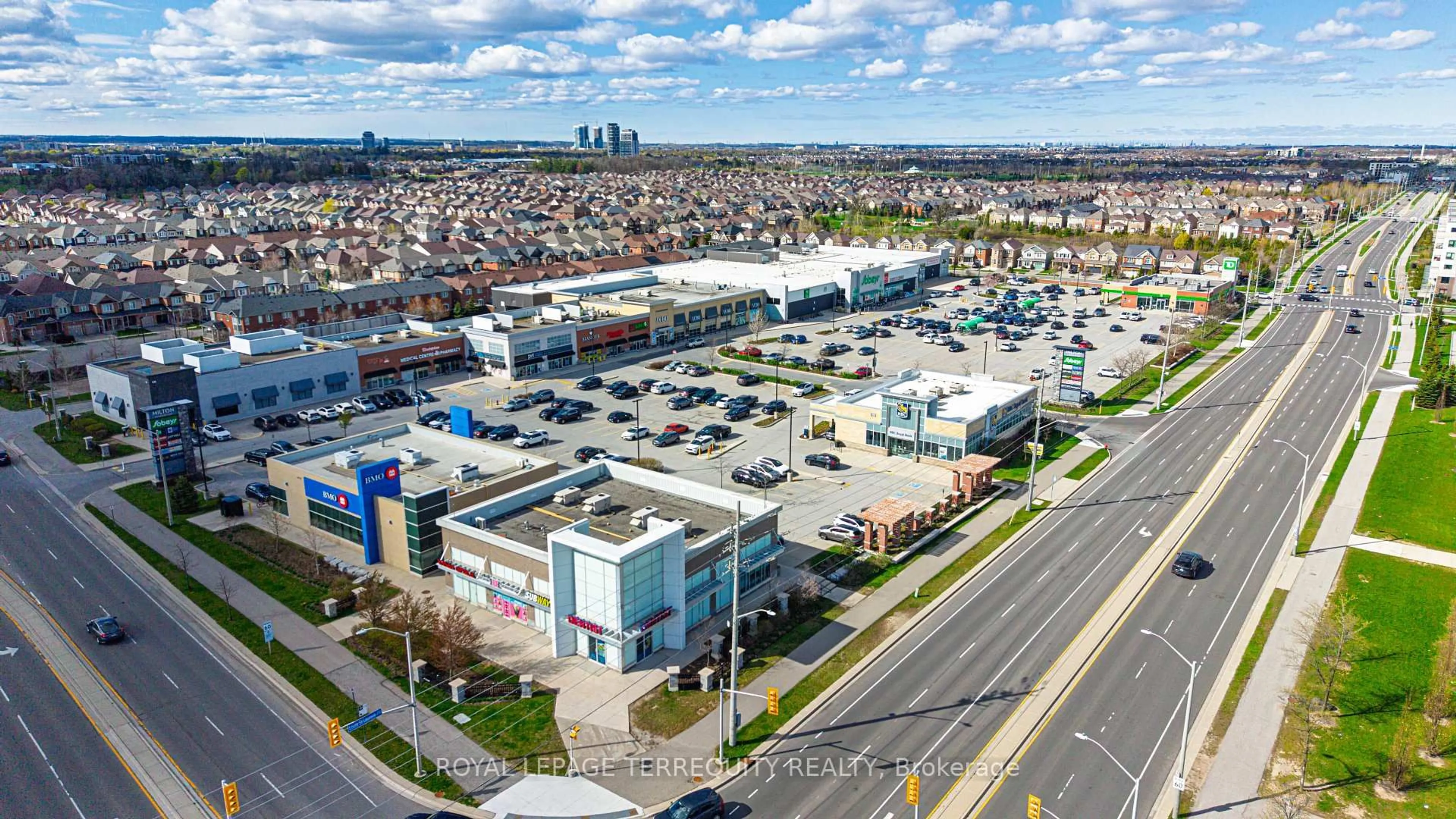 A pic from outside/outdoor area/front of a property/back of a property/a pic from drone, street for 75 Reichert Crt, Milton Ontario L9T 8R6