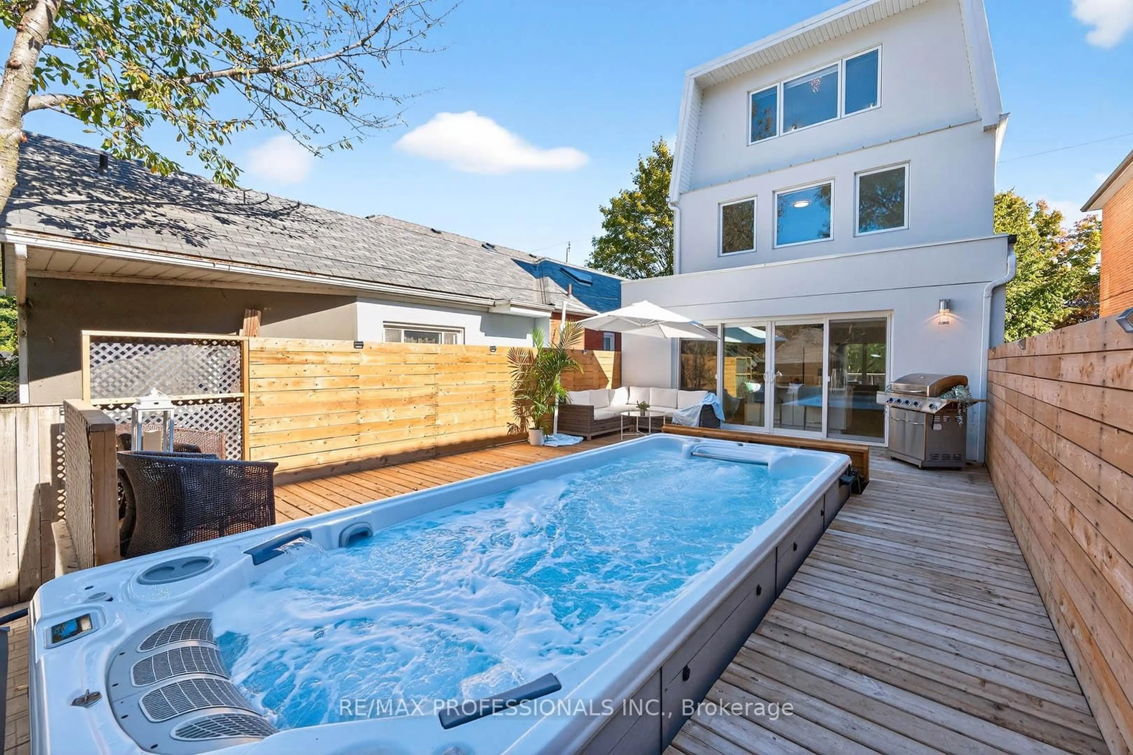 Pool for 22 Ninth St, Toronto Ontario M8V 3E3