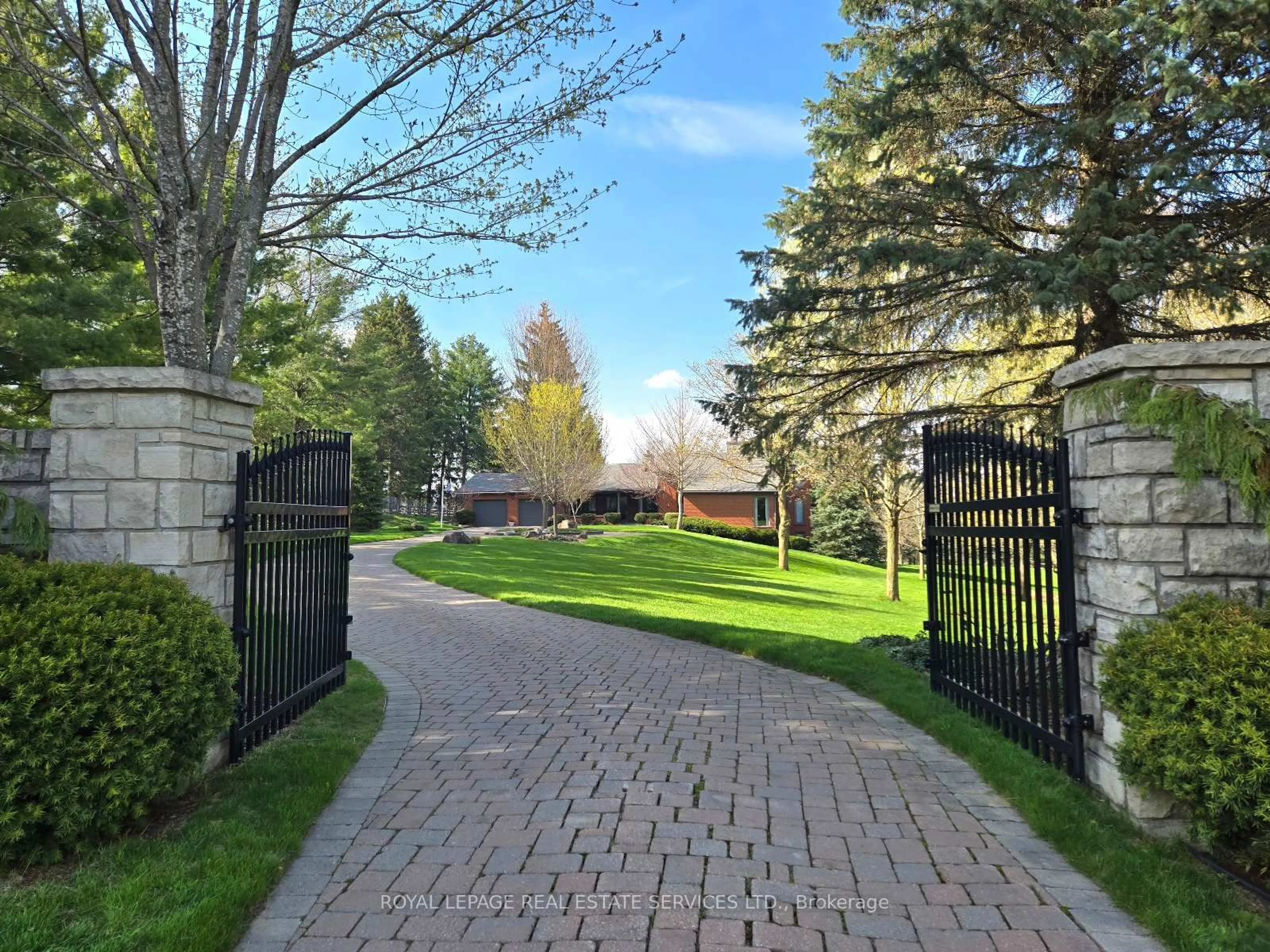Unknown for 16 Mccoll Dr, Caledon Ontario L7C 1J4