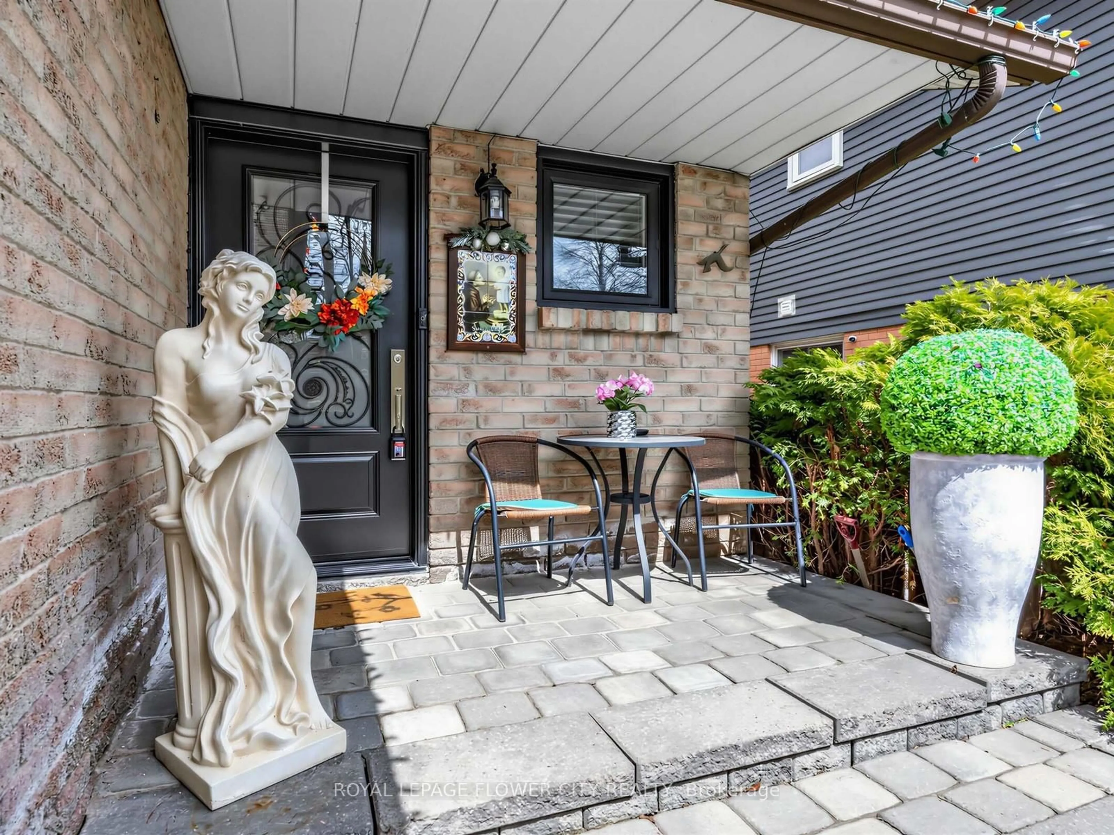 Patio, street for 16 Blossom Ave, Brampton Ontario L6X 2W3