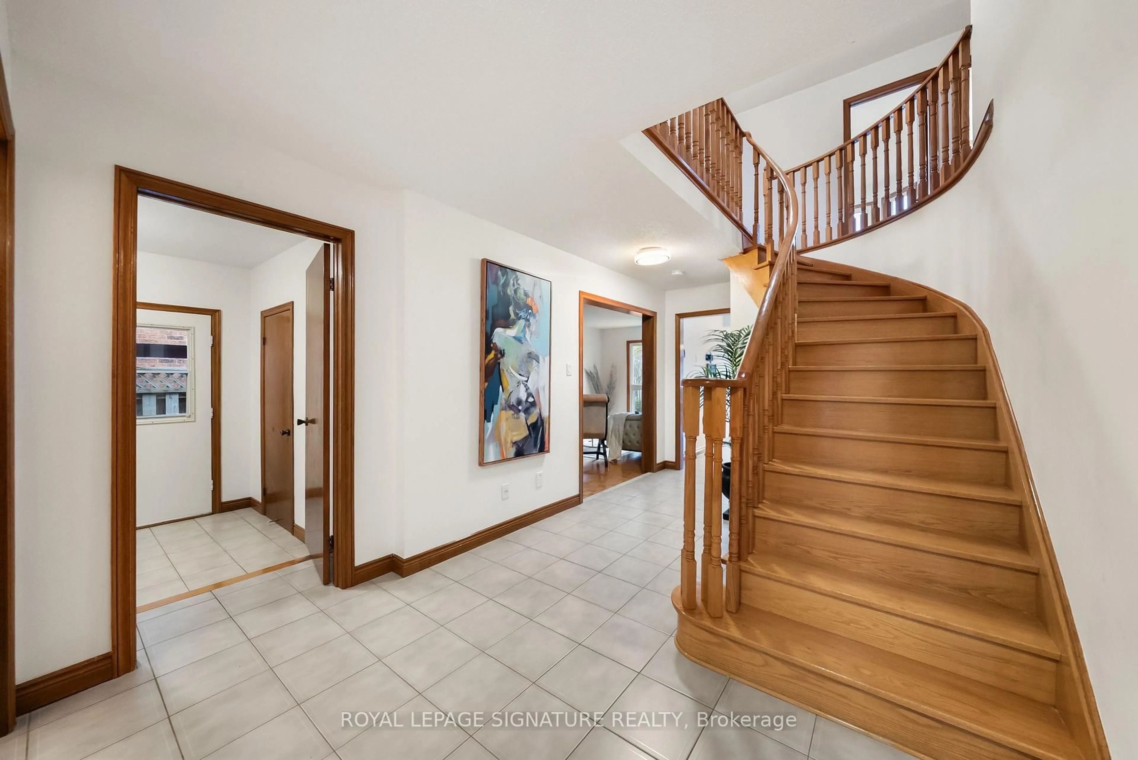 Indoor foyer for 2978 Pettigrew Cres, Mississauga Ontario L5L 4W6