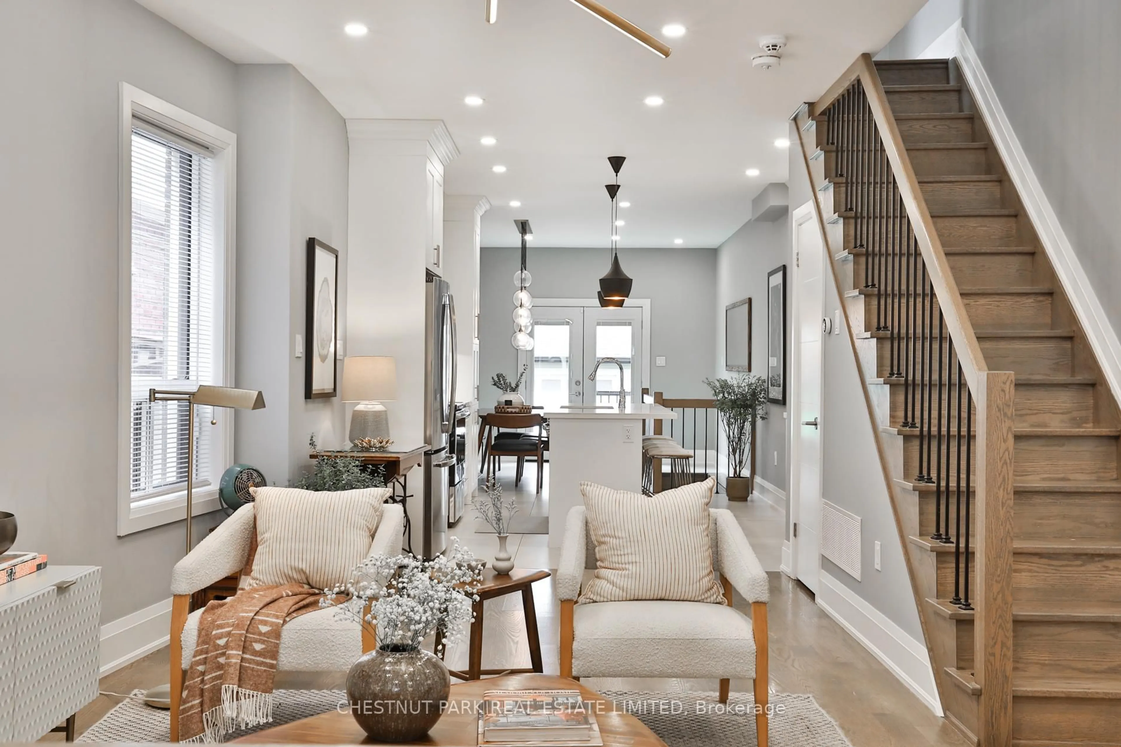 Indoor entryway for 1061 Dovercourt Rd, Toronto Ontario M6H 2X7