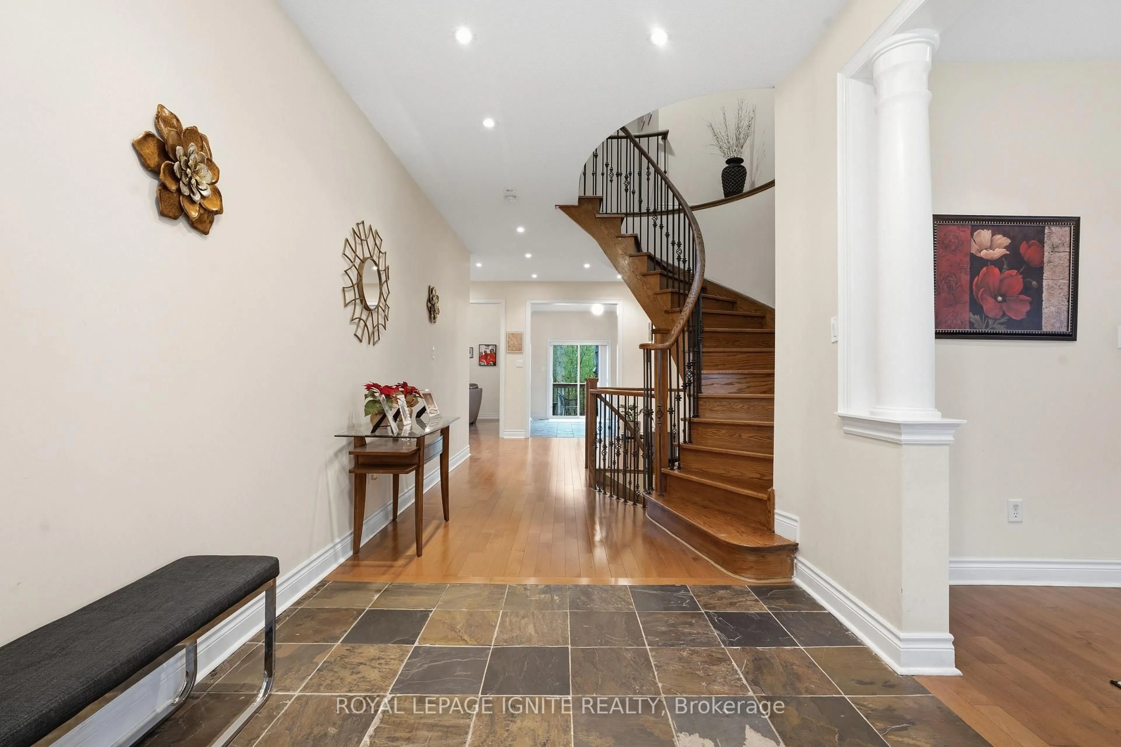 Indoor foyer for 36 Valleyridge Cres, Brampton Ontario L6P 2C8